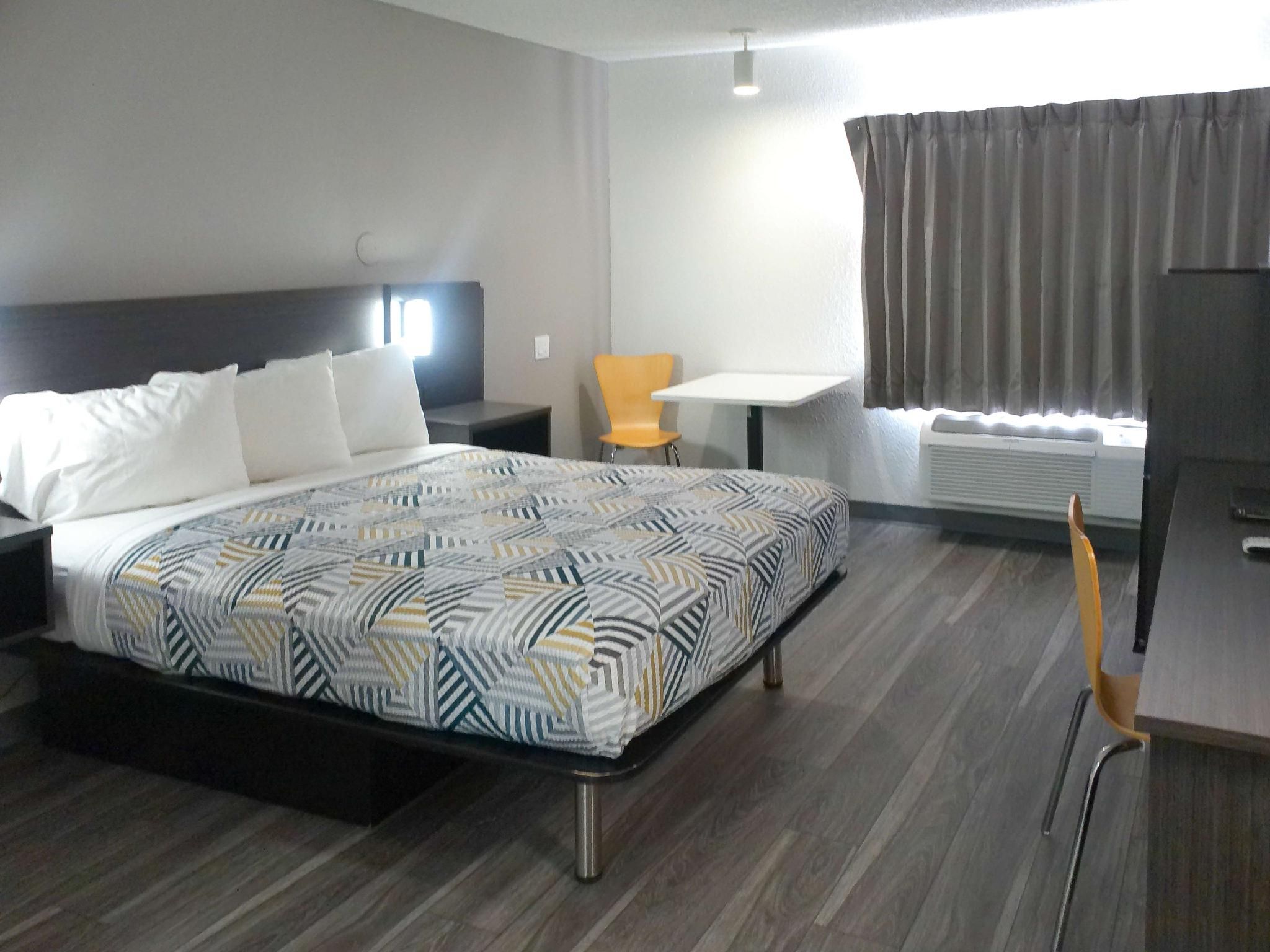 1 QB | Mobility Accessible Tub Nsmk