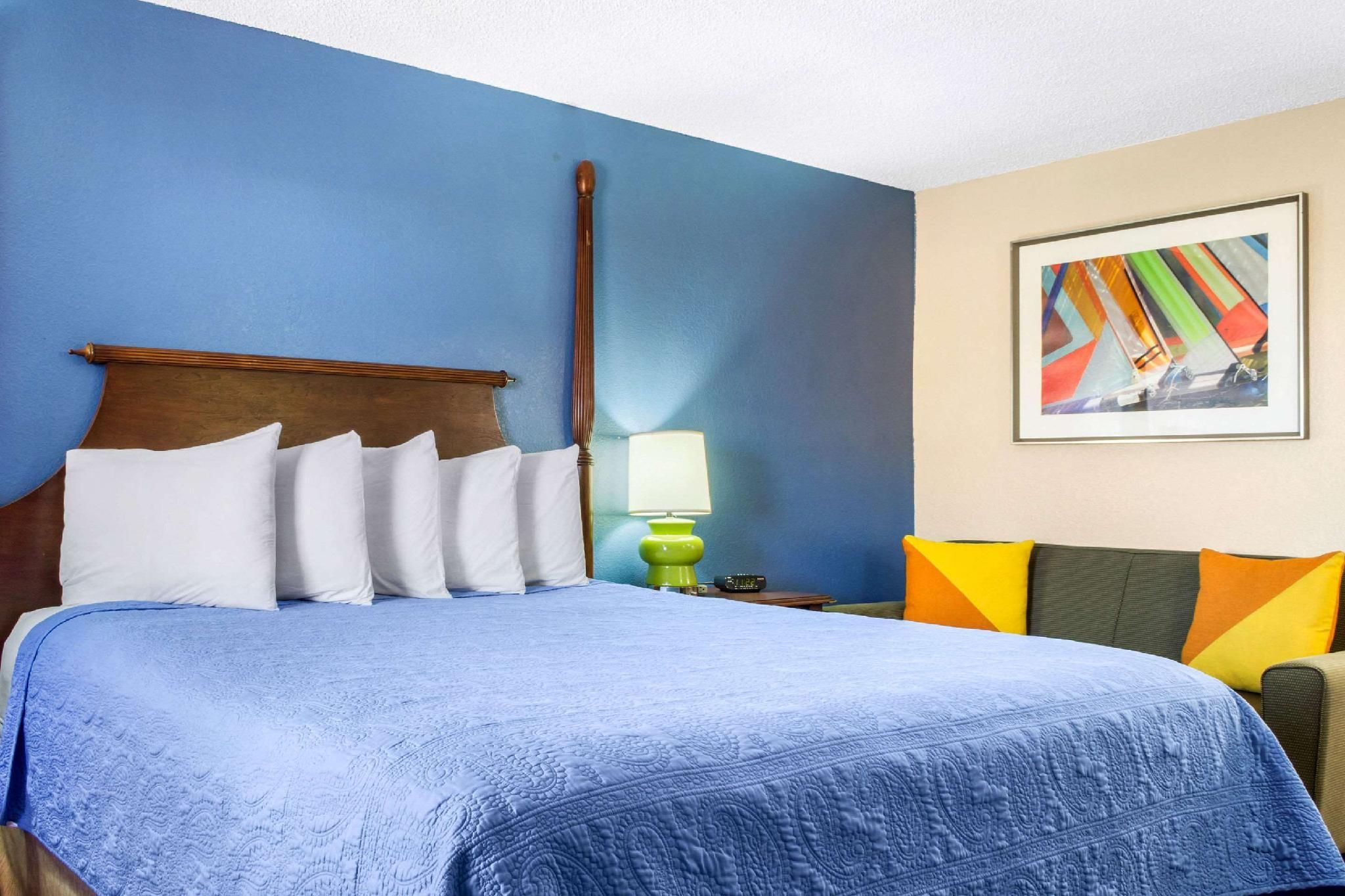 1 King Bed, Smoking