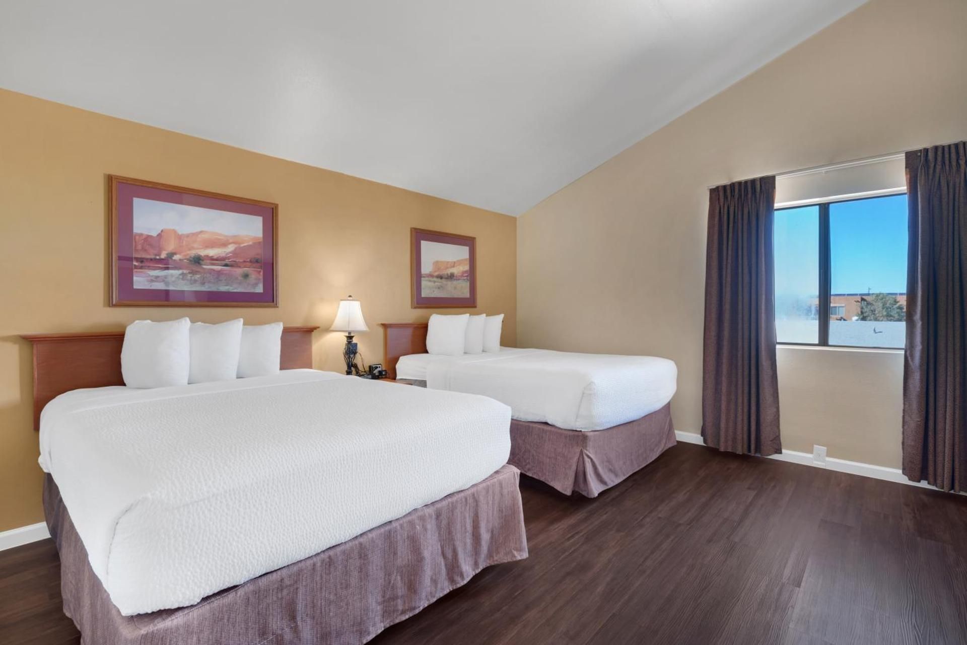 2 Queen Beds, Suite, Nonsmoking