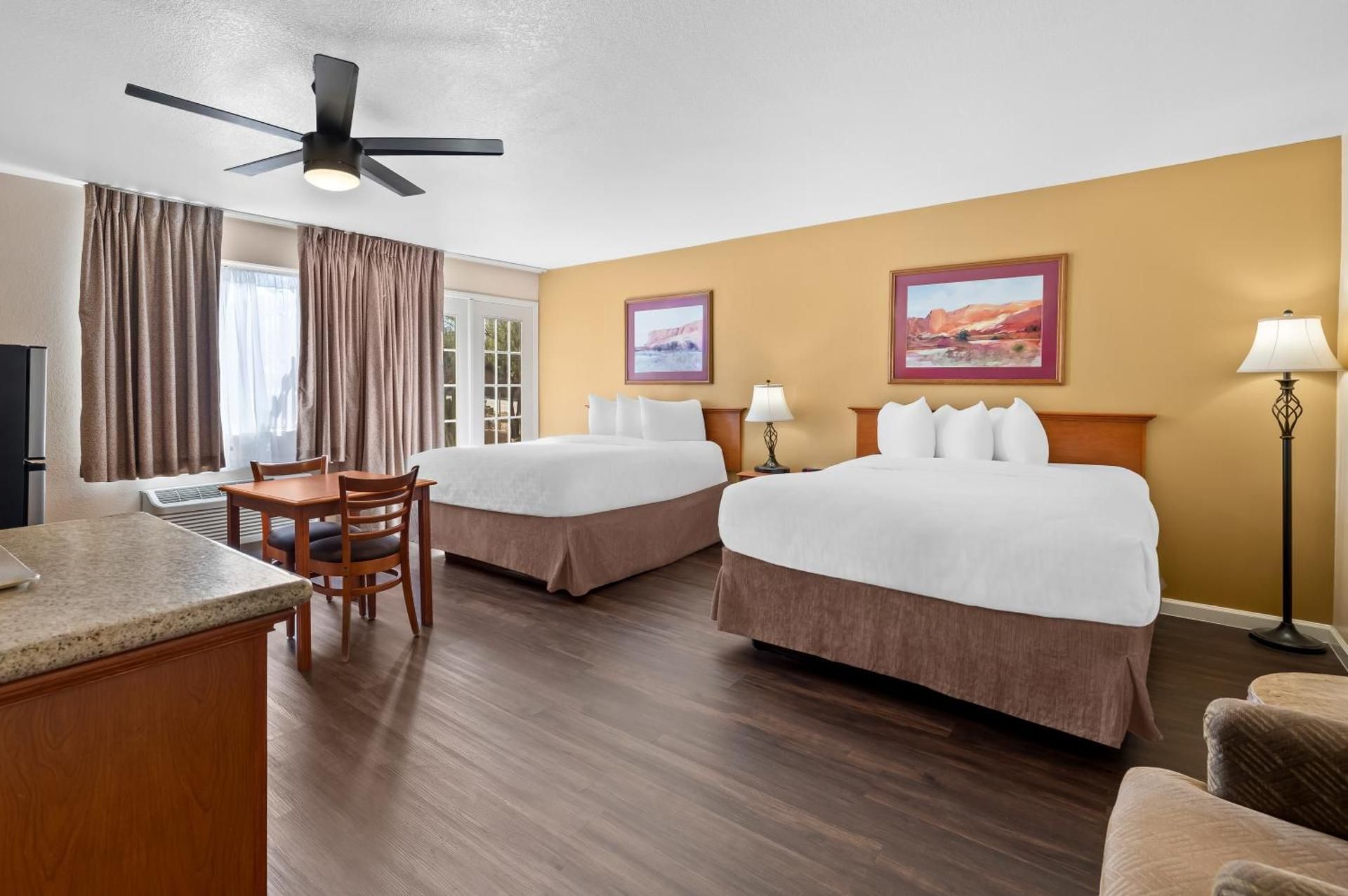 Clarion Inn Quadruple Room with Two Queen Beds and Tub - Disability Access/Non Smoking
