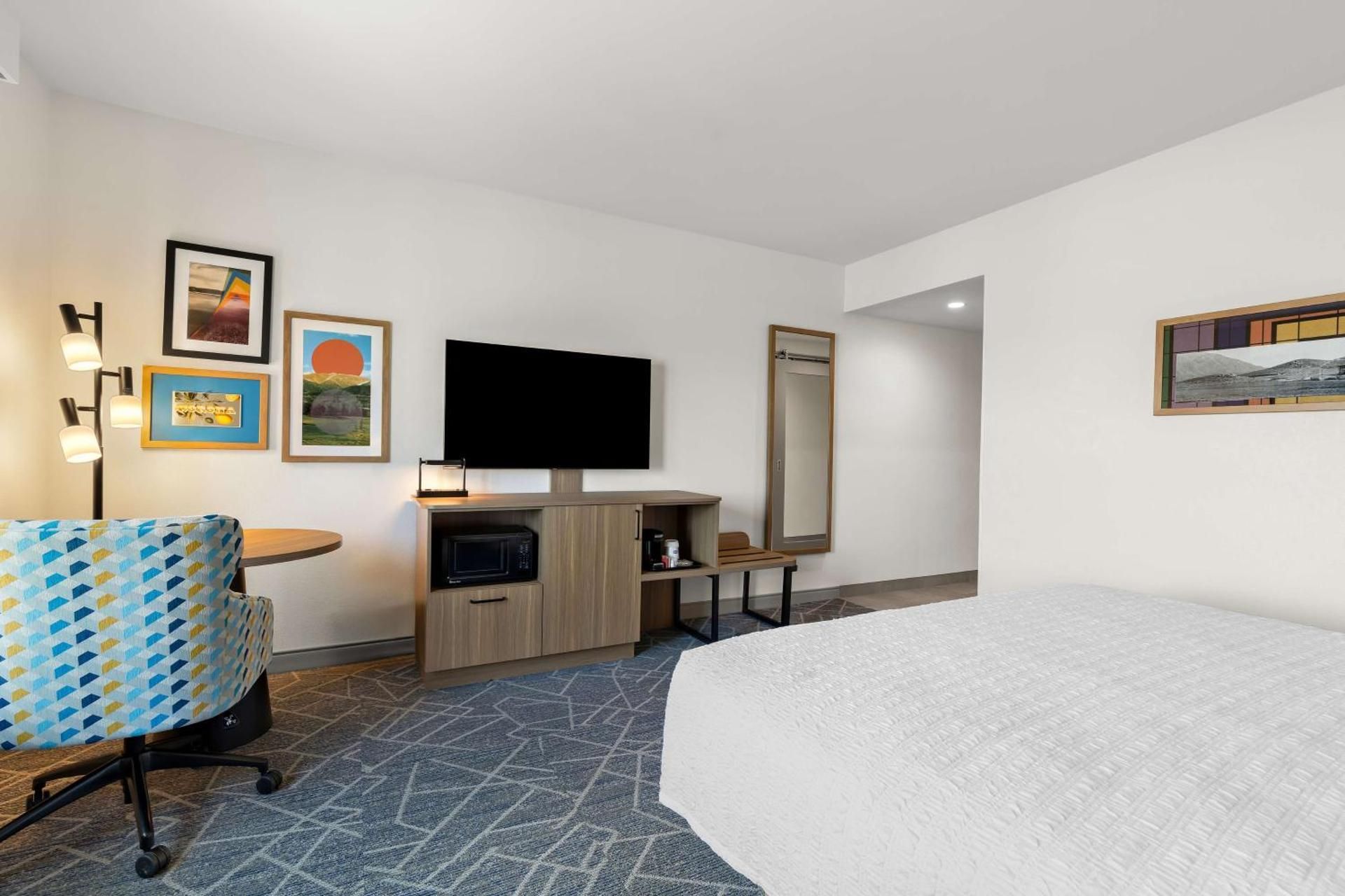 King Room with Microwave and Fridge