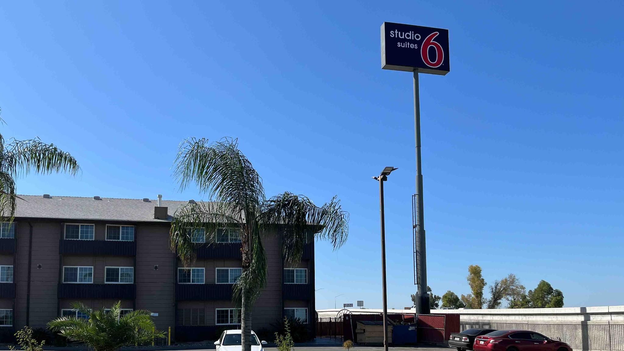 Studio 6  Suites Delano, CA