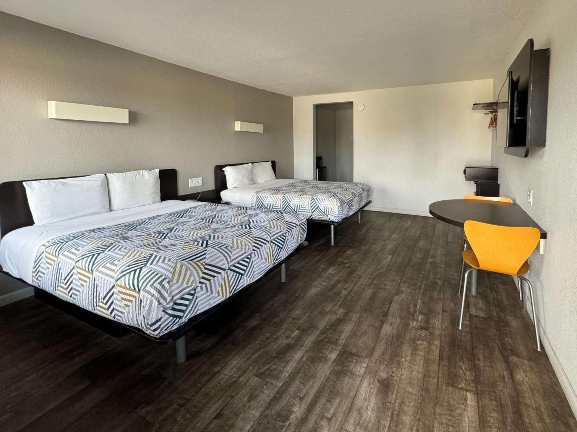 Deluxe Queen Room with Two Queen Beds - Non-Smoking