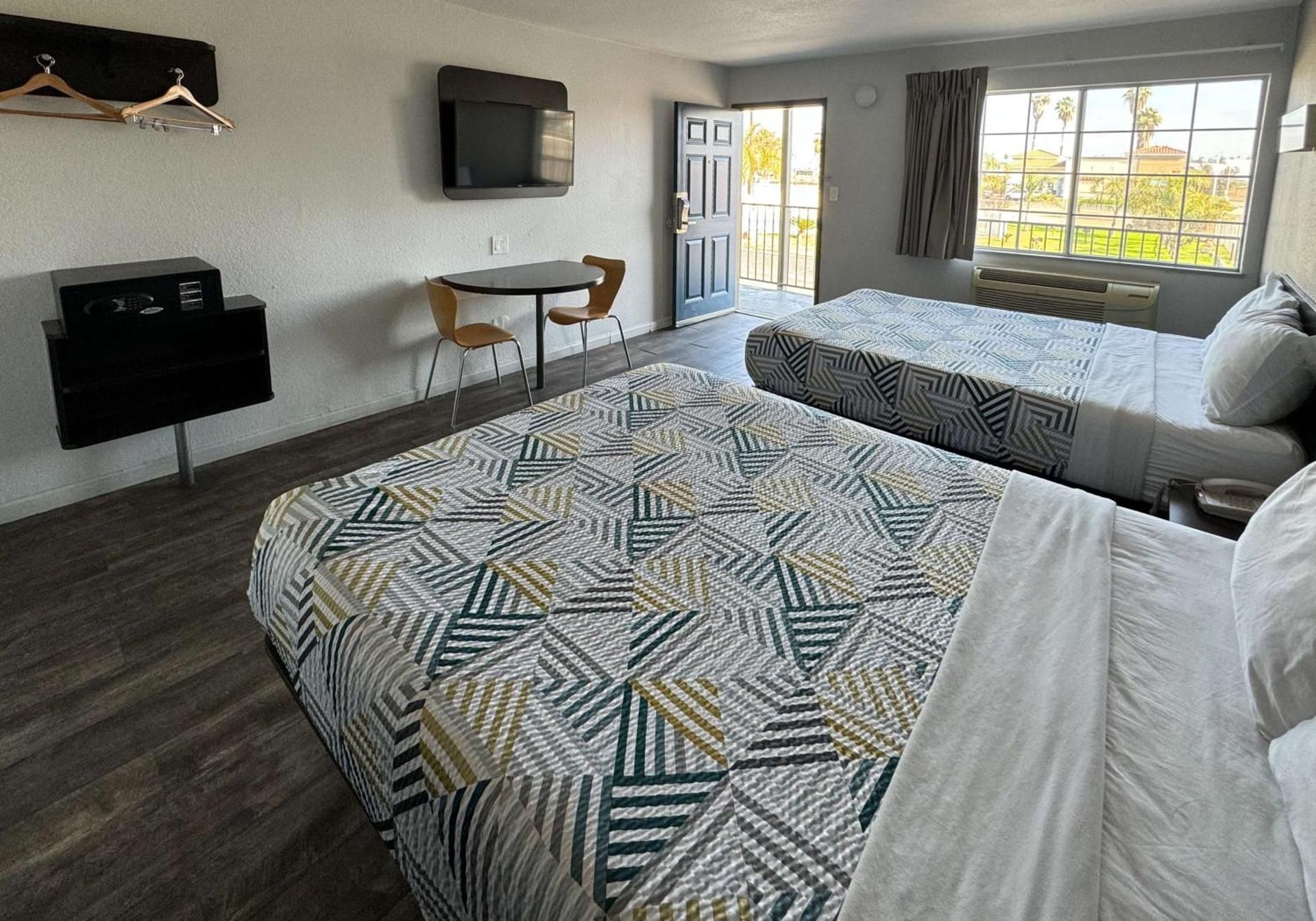 Deluxe Queen Room with Two Queen Beds - Non-Smoking