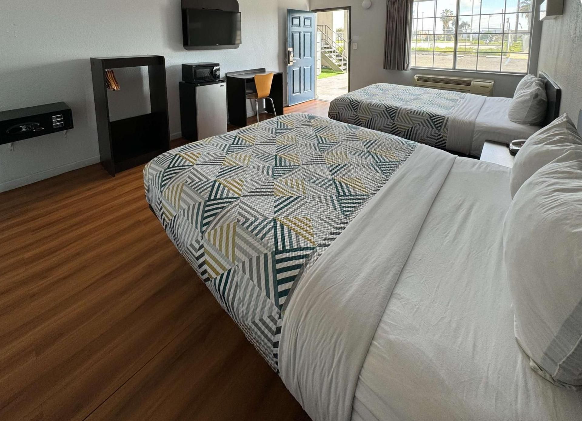Queen Room with Two Queen Beds - Disability Access - Non-Smoking