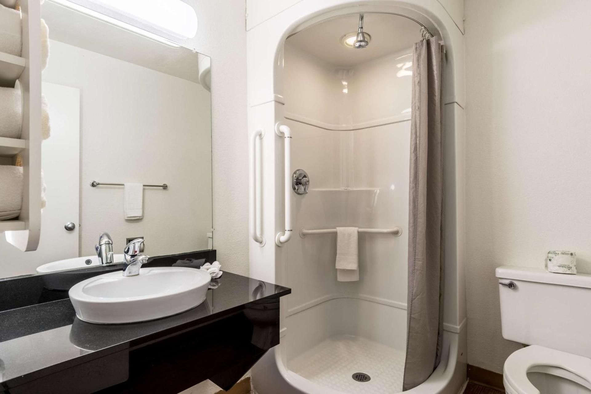 Double Room - Disability Access - Roll In Shower