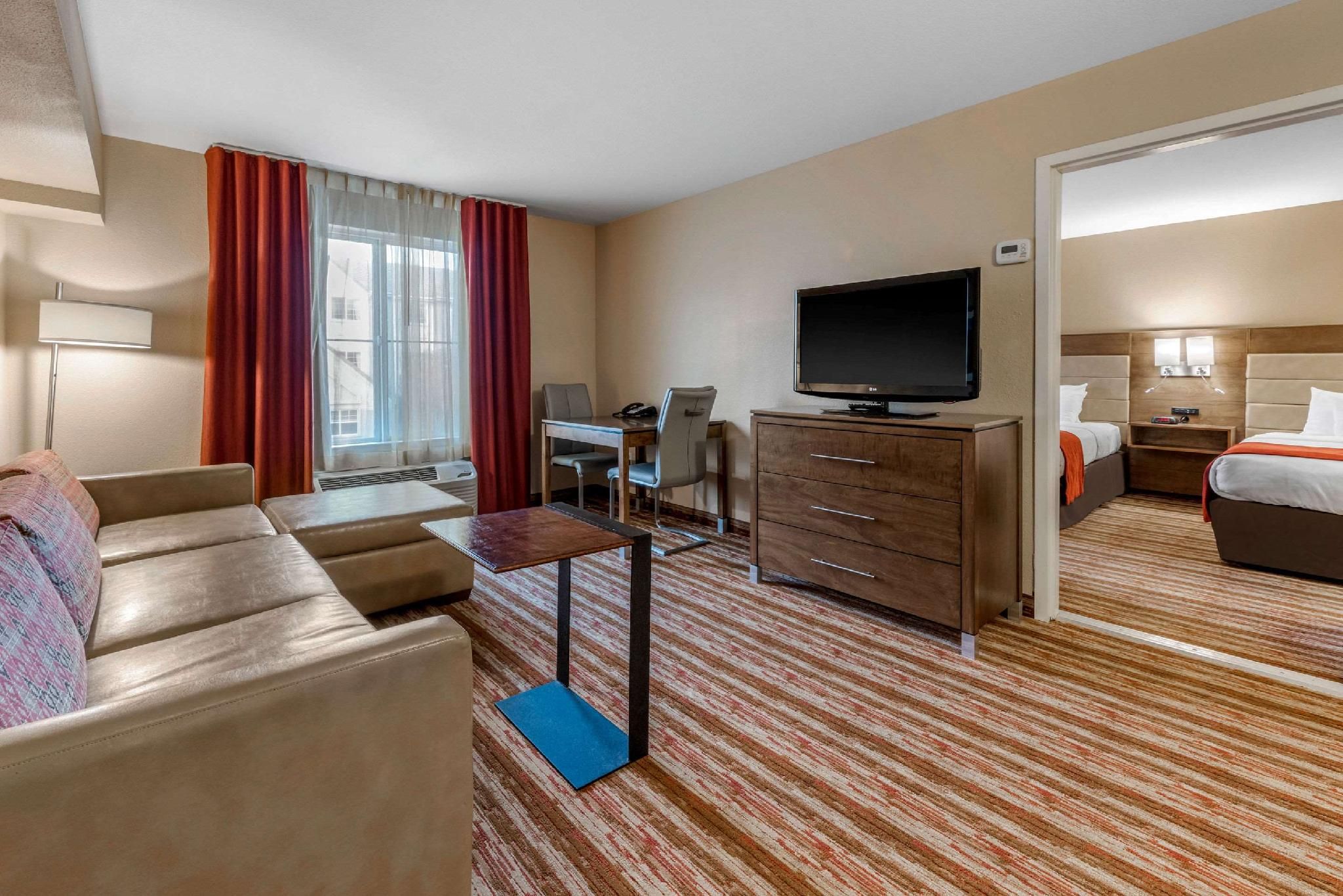 2 Queen Beds, Suite, Nonsmoking
