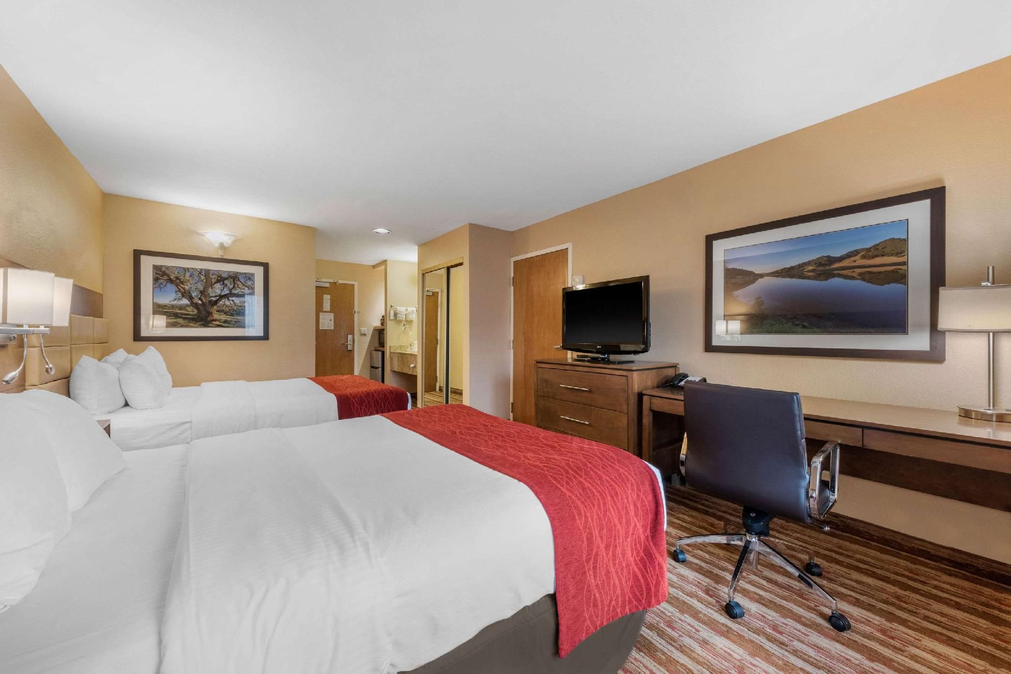 2 Queen Beds, Suite, Nonsmoking