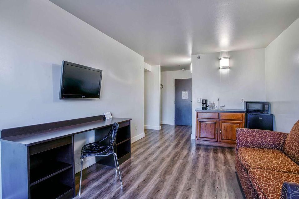 King Room - Non-Smoking