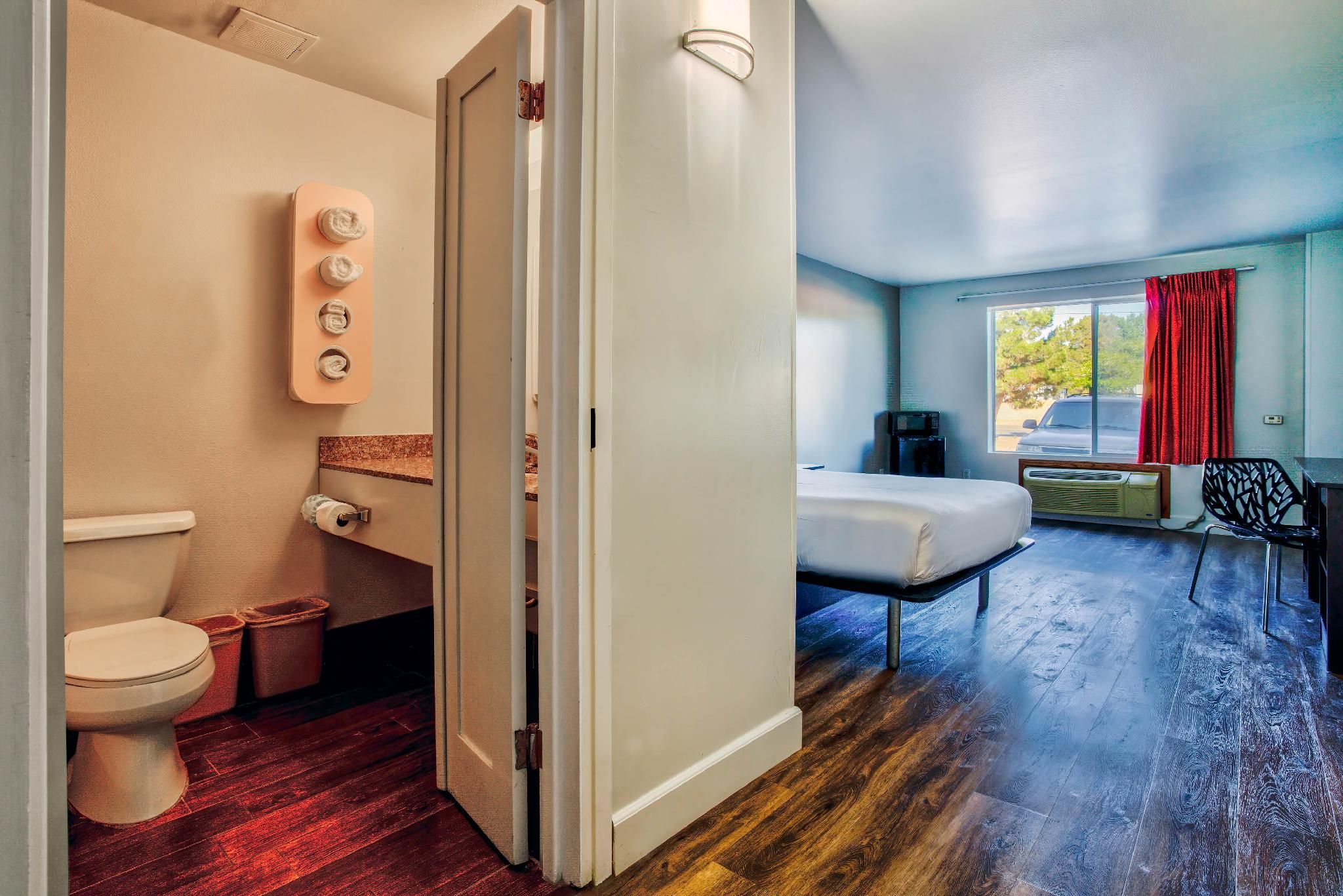 1 King Bed | Suite, Non-Smoking