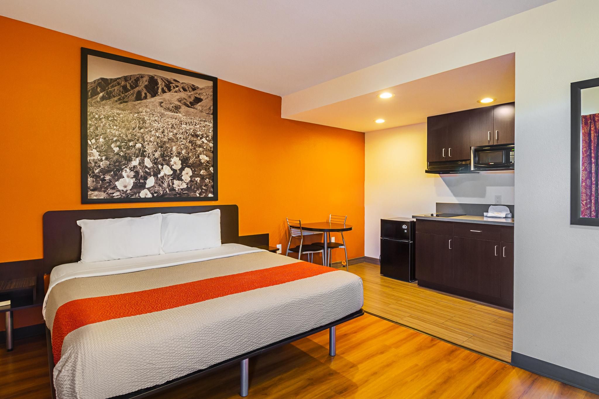 Motel 6 Hesperia, CA - East 1 FULL BED | SMOKING, MICFRIDGE