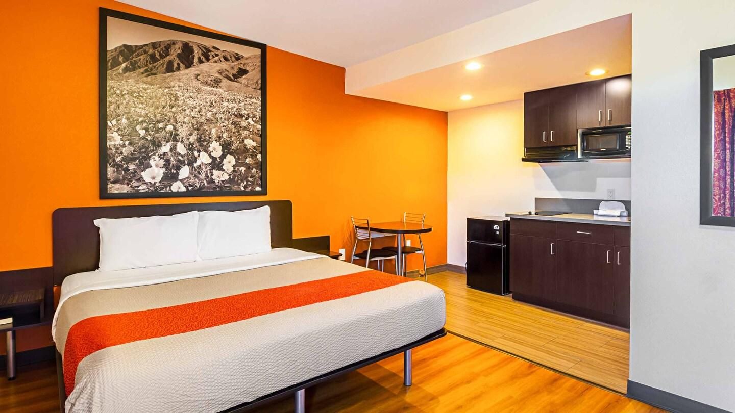 Motel 6 Hesperia, CA - East 1 King Bed | Non-Smoking, Kitchen