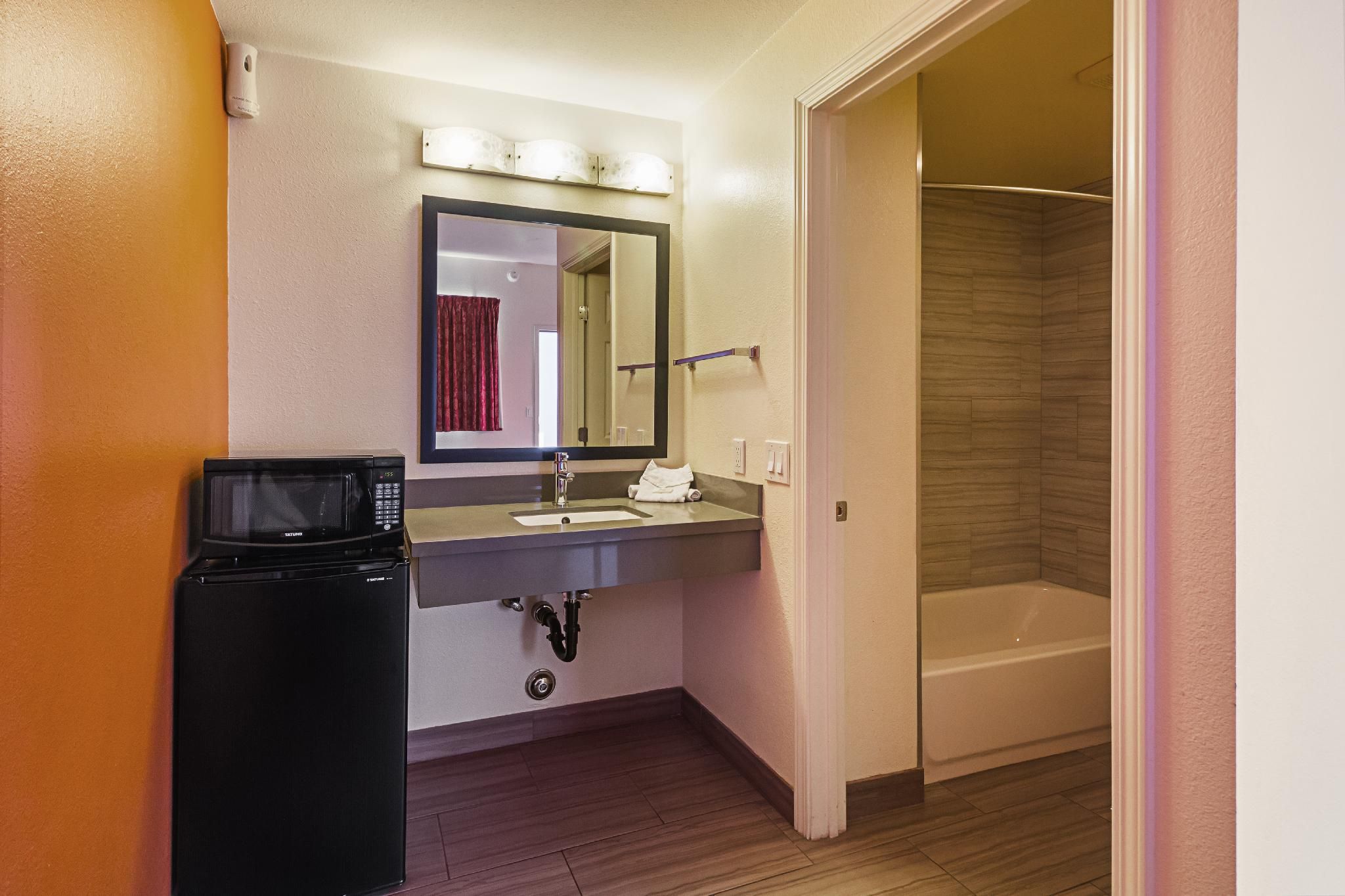 2 Full Beds | Non-Smoking, Micfridge