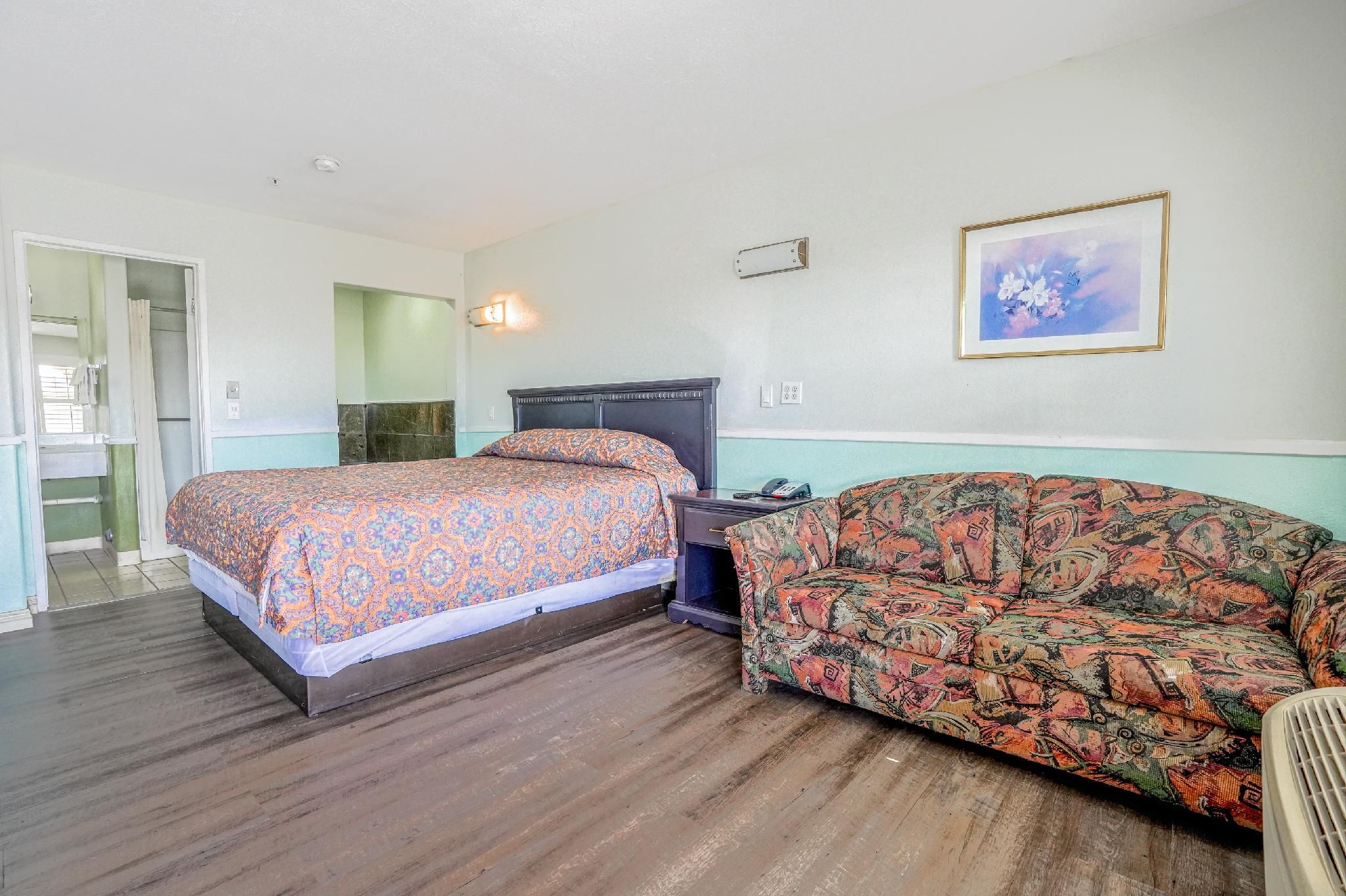 Day & Night Inn  King Bed Smoking