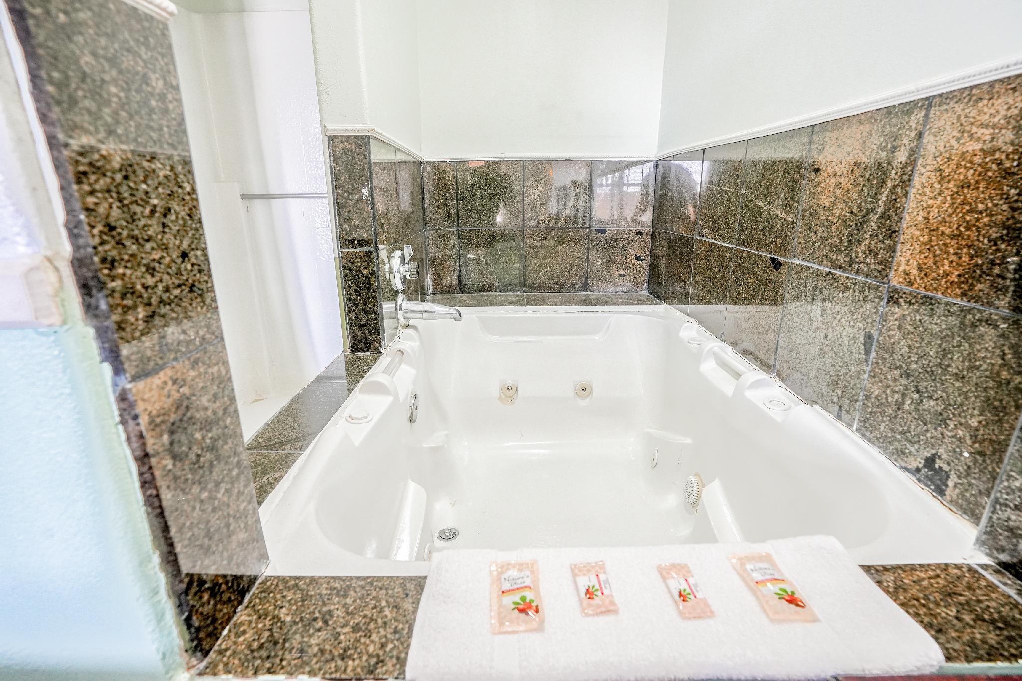 King Bed Non-Smoking with Jetted Tub