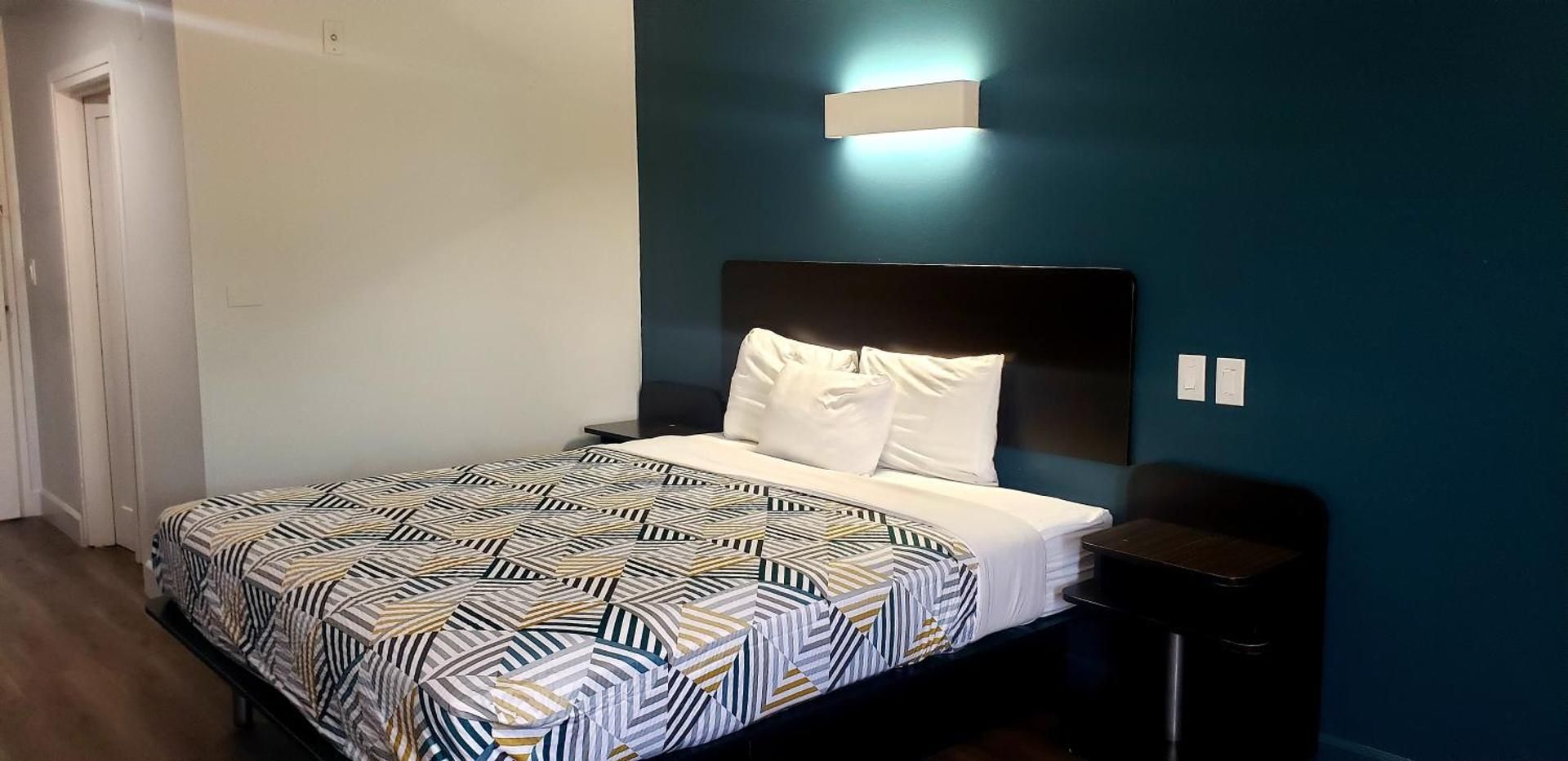 Studio 6 Suites Hesperia, CA – West Main Street – I-15 Queen Room 2