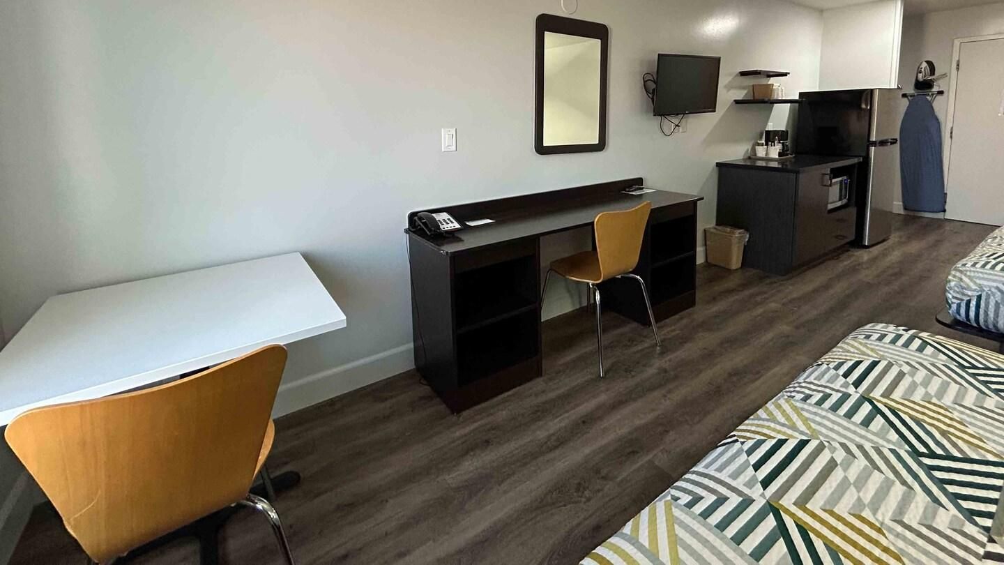 1 Queen Bed | Non-Smoking, Micfridge