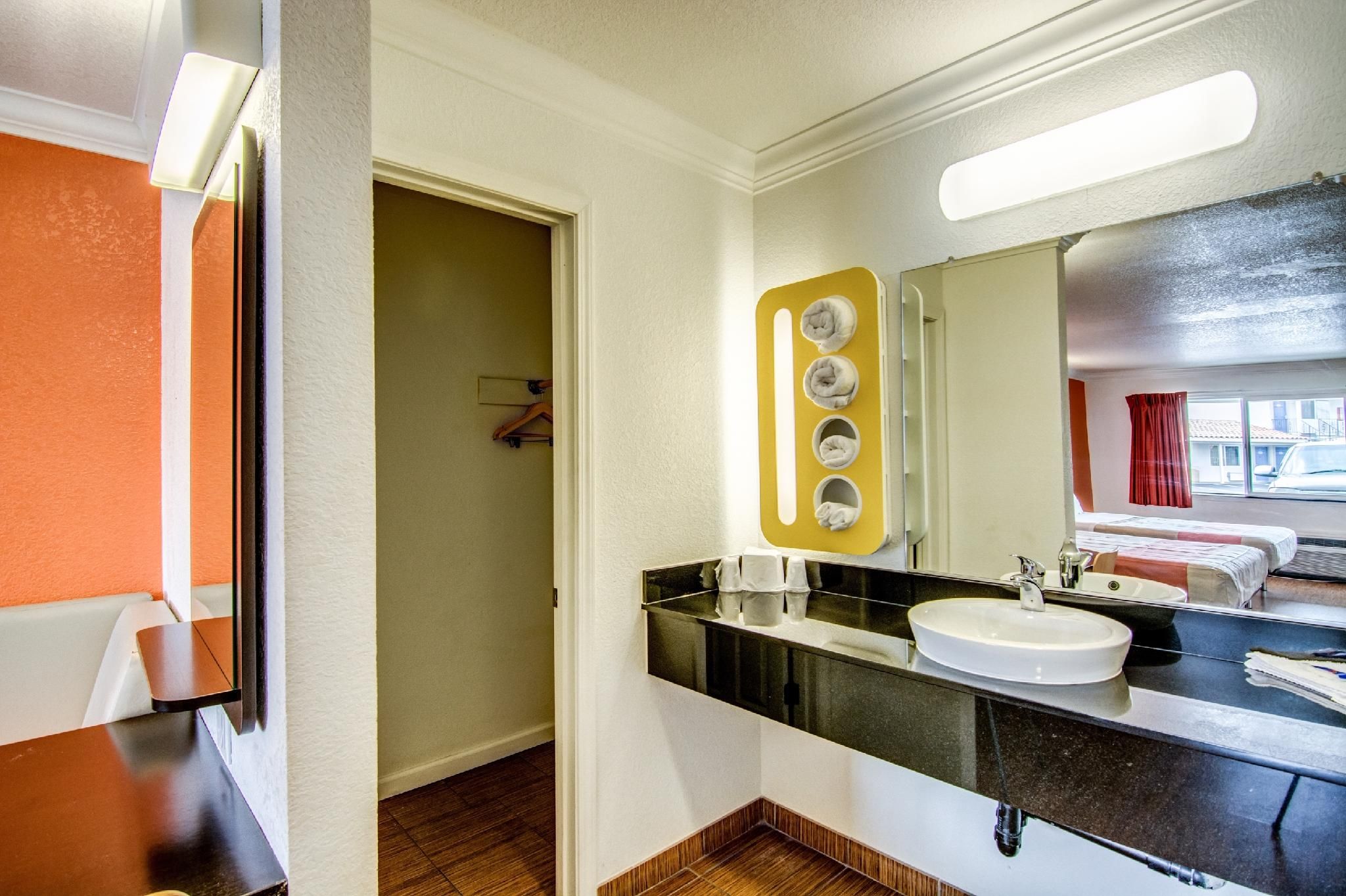 Motel 6 Manteca, CA 2 QUEEN BEDS | SMOKING 2