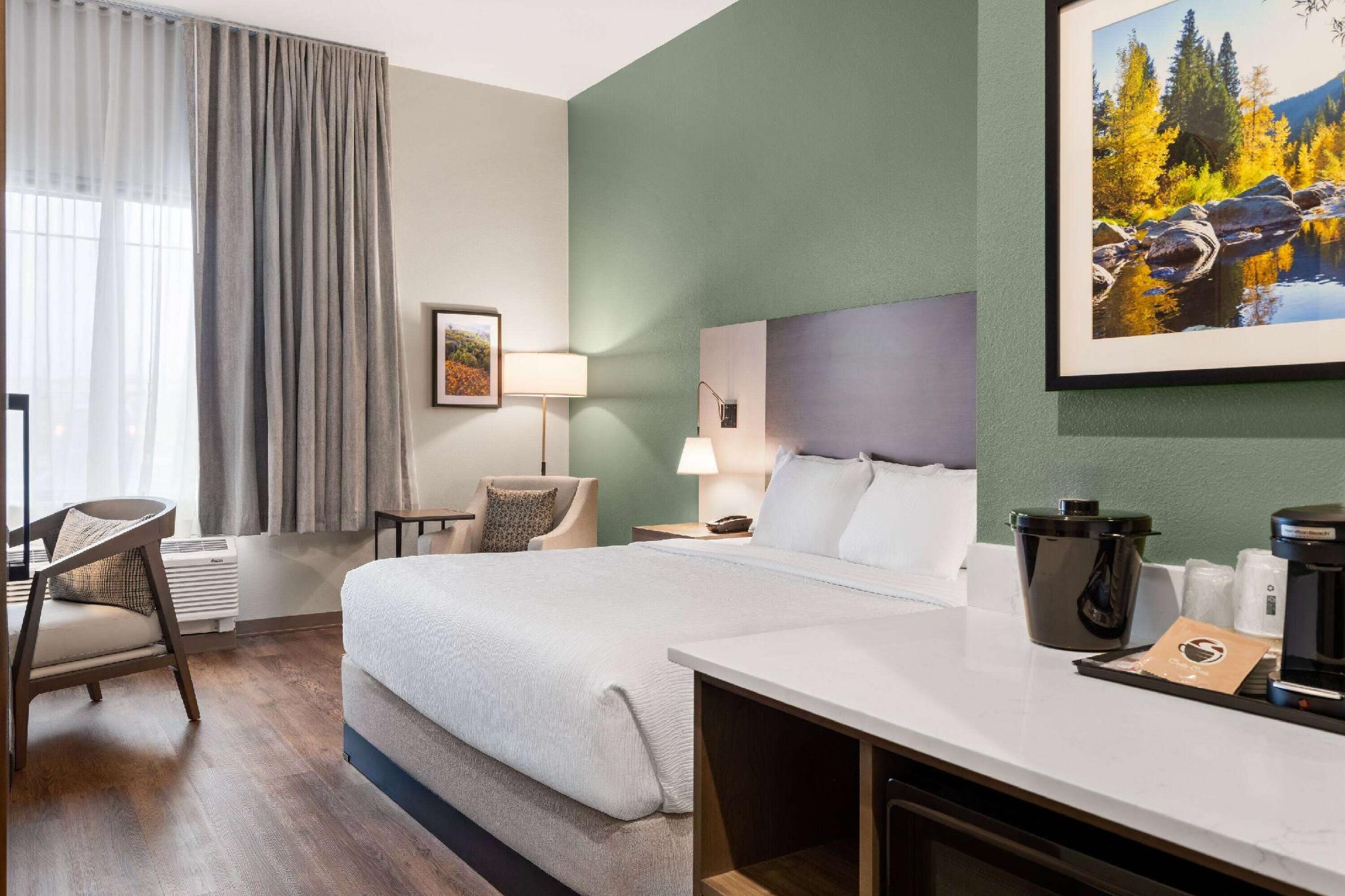 1 King Bed, Hearing Accessible Room