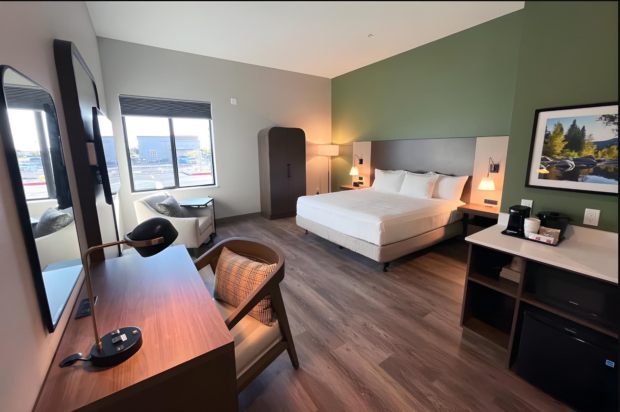 1 King Bed, Standard Room, Bathtub