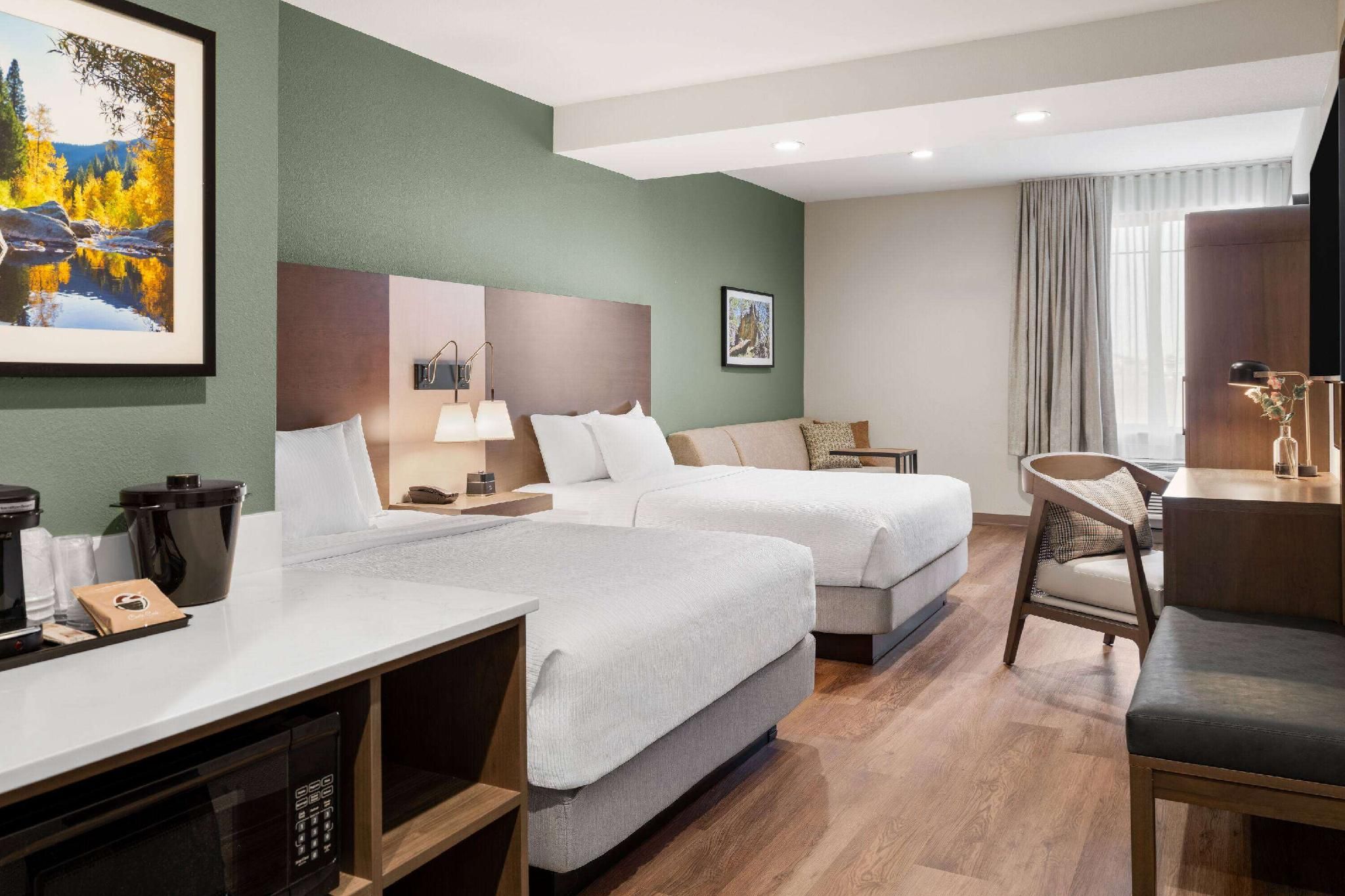 2 Queen Beds, Standard Room, Shower