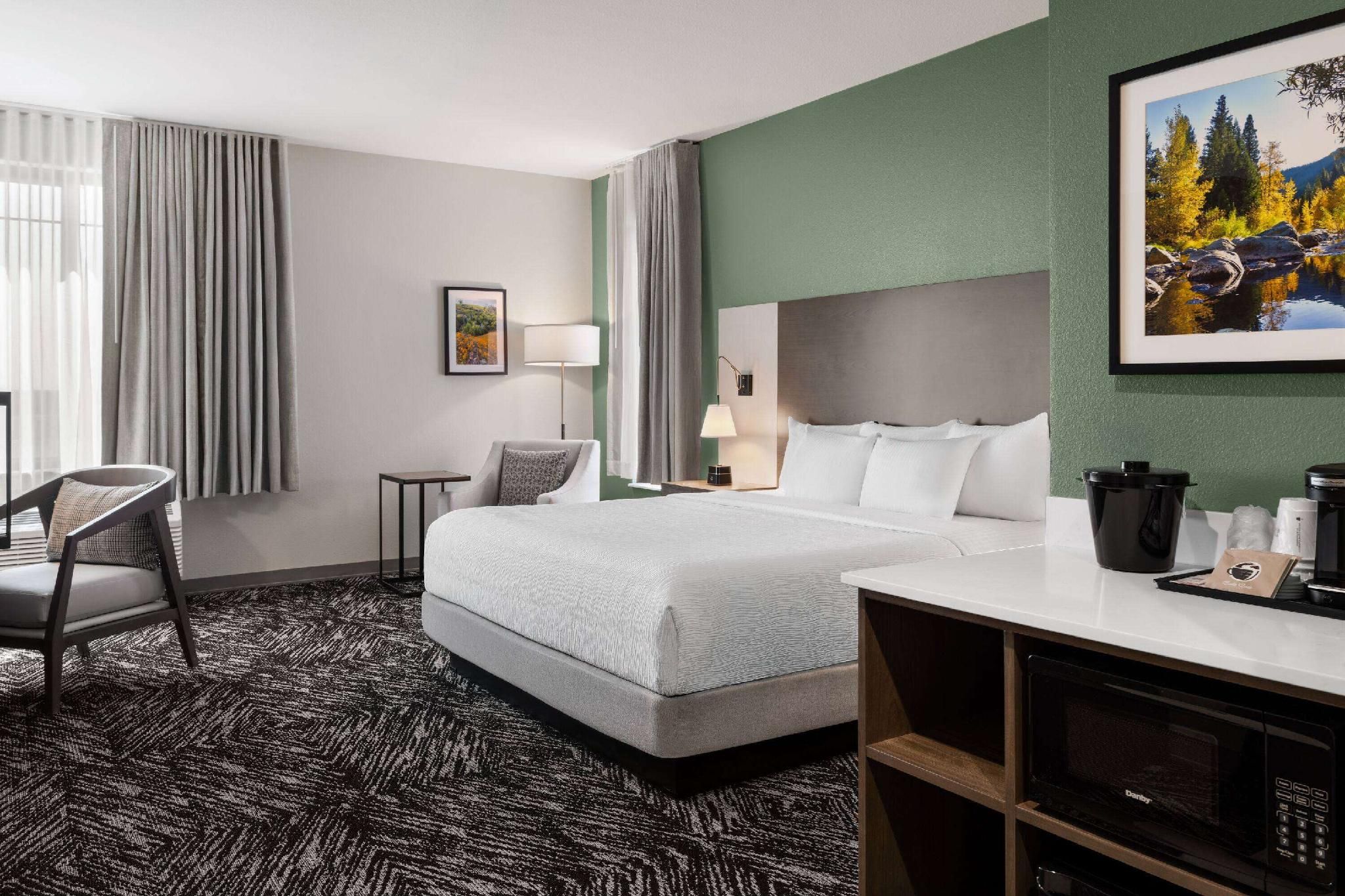 1 King Bed, Standard Room, Bathtub