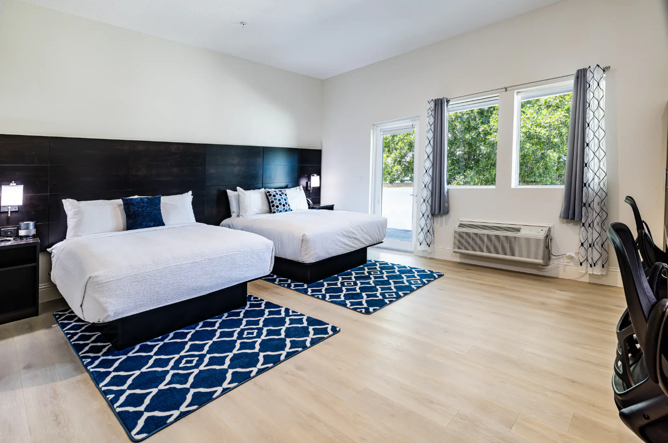 King Room with Balcony - Non Smoking