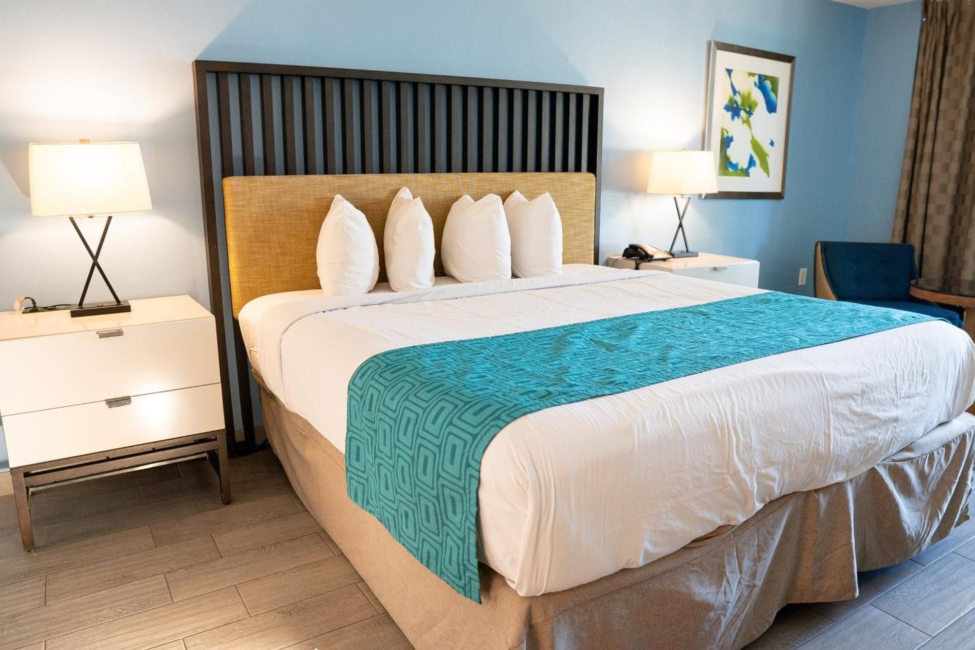 1 King Bed, Business Room, Non-Smoking