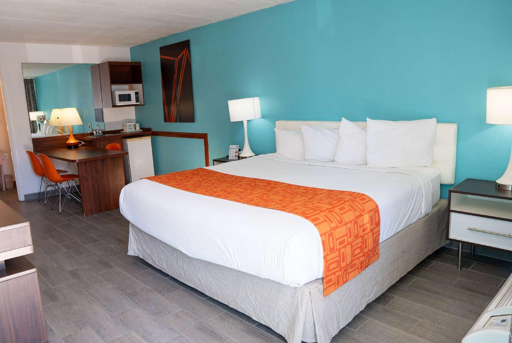 1 King Bed Non-Smoking