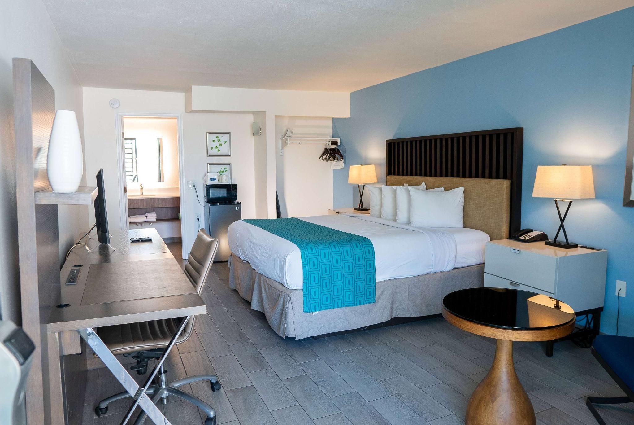 1 King Bed, Business Room, Non-Smoking