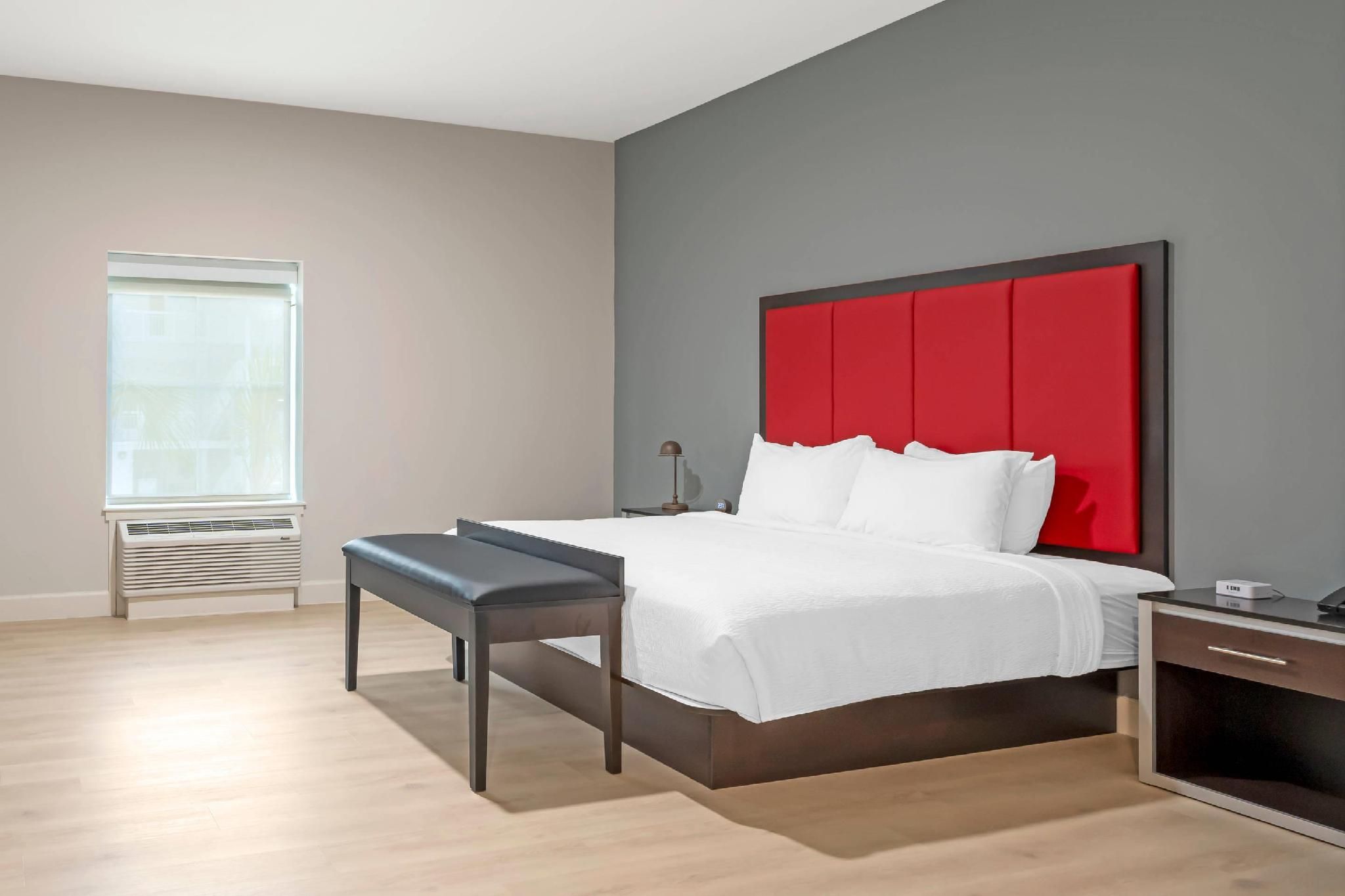 1 King Bed, Nonsmoking, Accessible