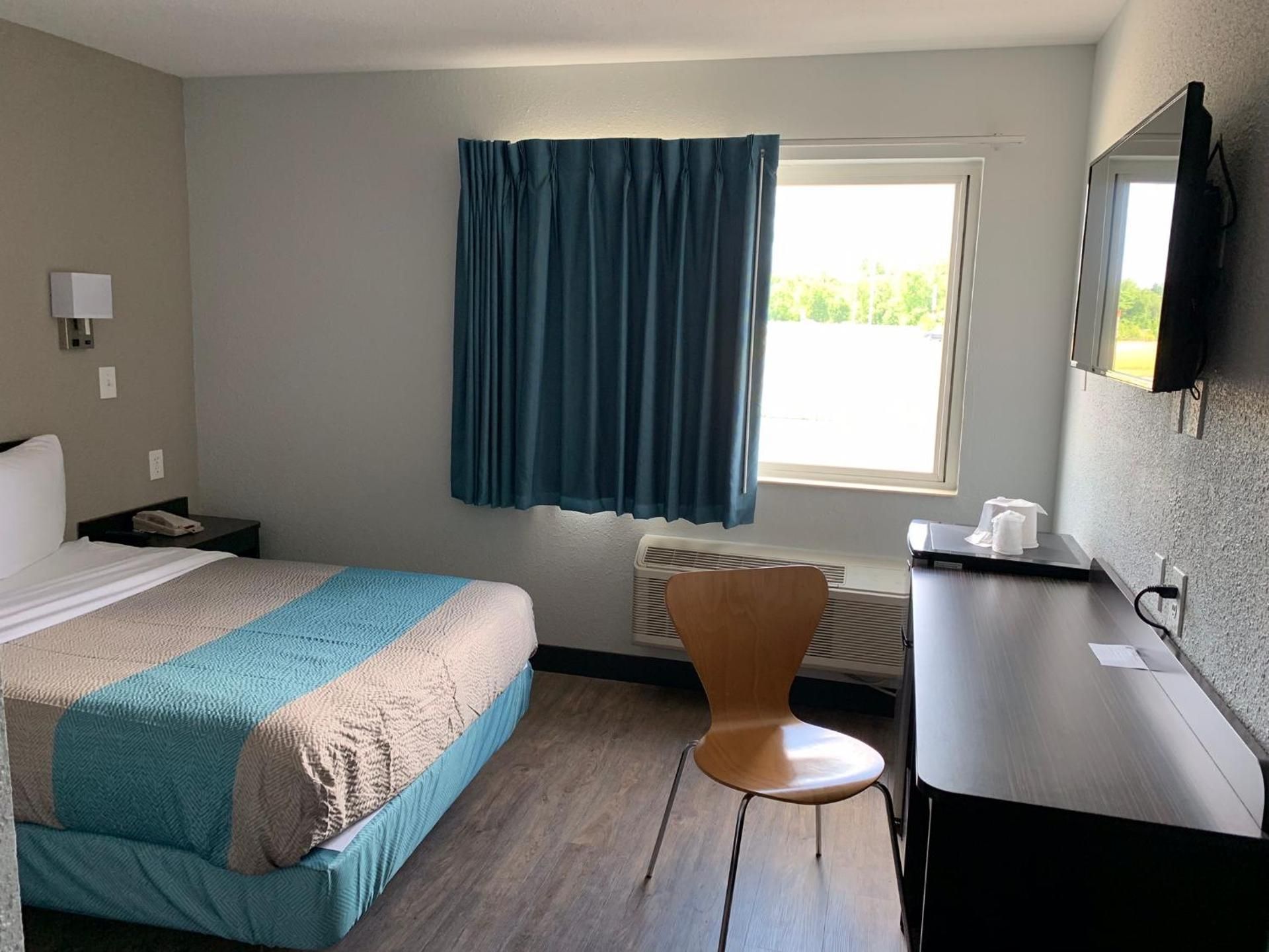 1 Full Bed- Mobility Access Bath Tub- Non-Smoking- Microwave and Mini Fridge