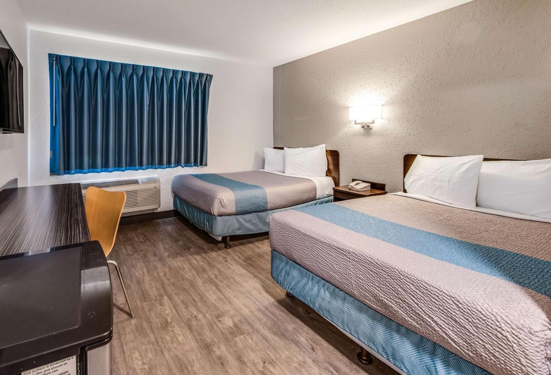 2 Full Beds- Non-Smoking - Microwave and Mini Fridge