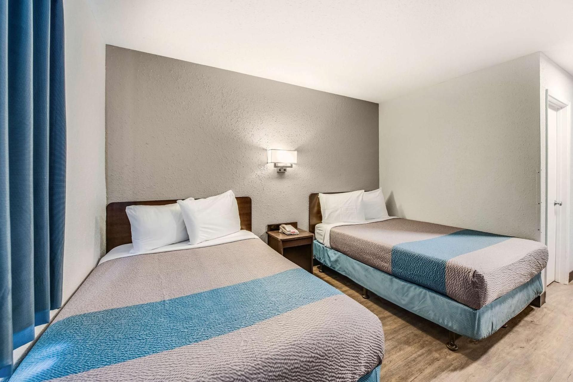 2 Full Beds- Non-Smoking - Microwave and Mini Fridge