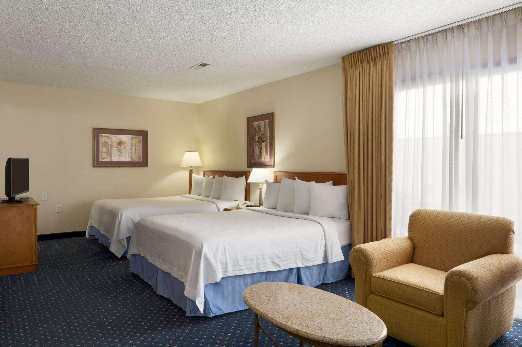 2 Queen Beds Deluxe Studio Suite 1st Floor Non-Smoking