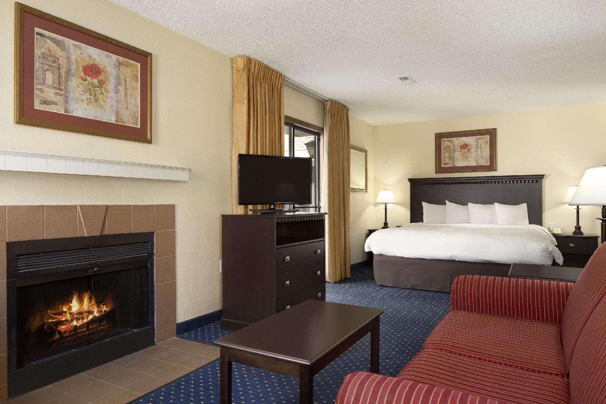 1 King Bed Studio Suite 2nd Floor Non-Smoking