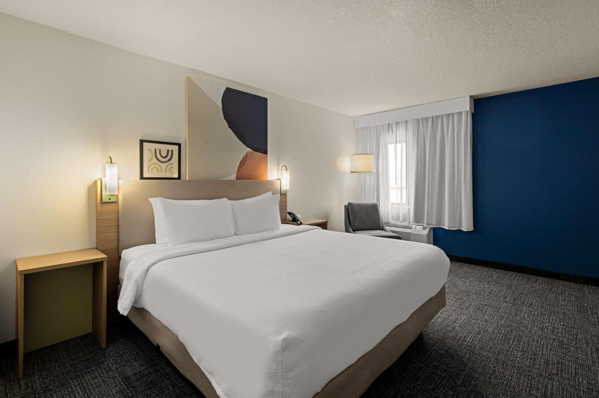 King Room with Bath Tub - Disability Access