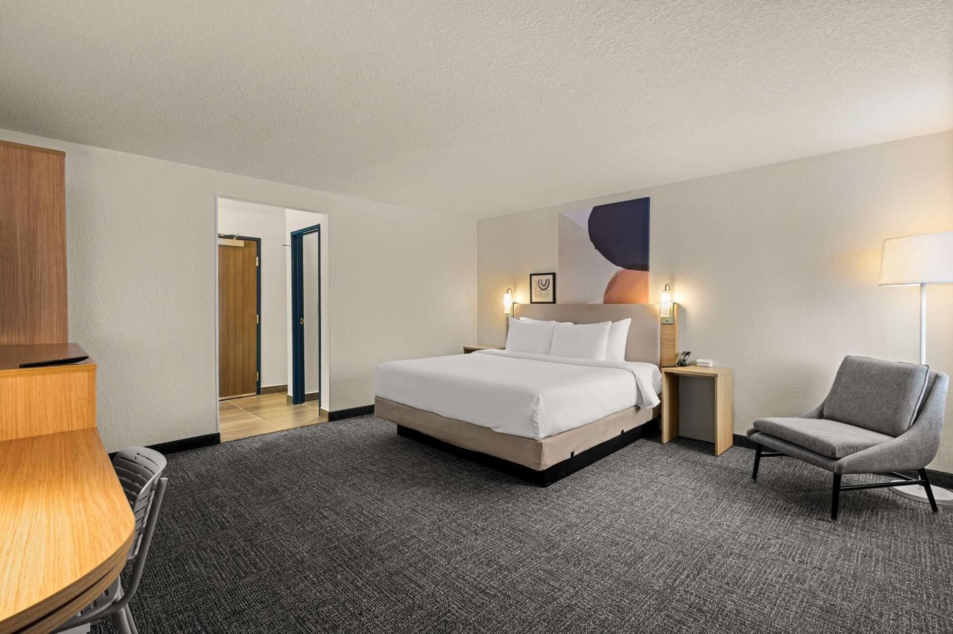 King Room with Bath Tub - Disability Access