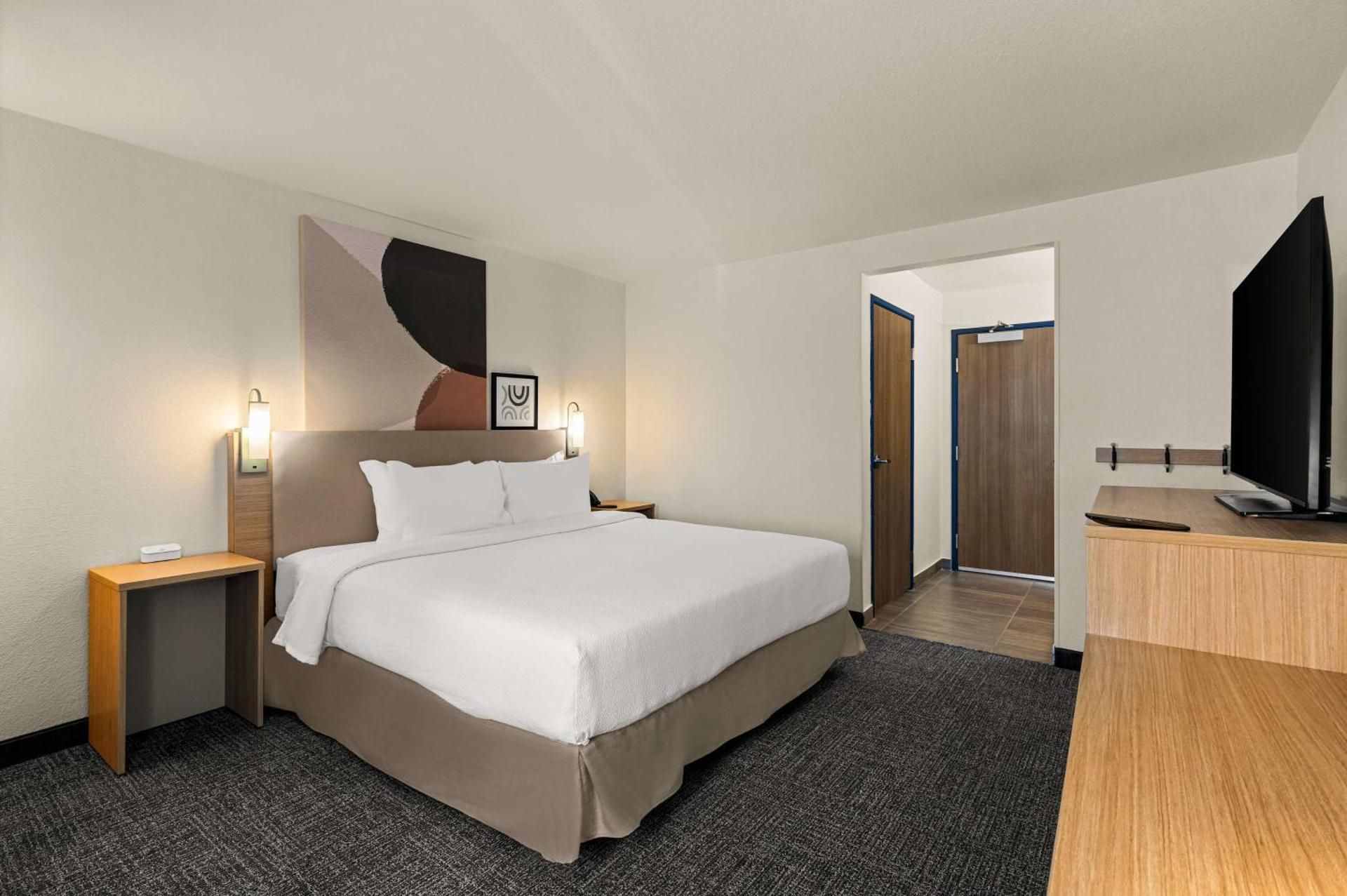 King Room with King Bed - Non-Smoking