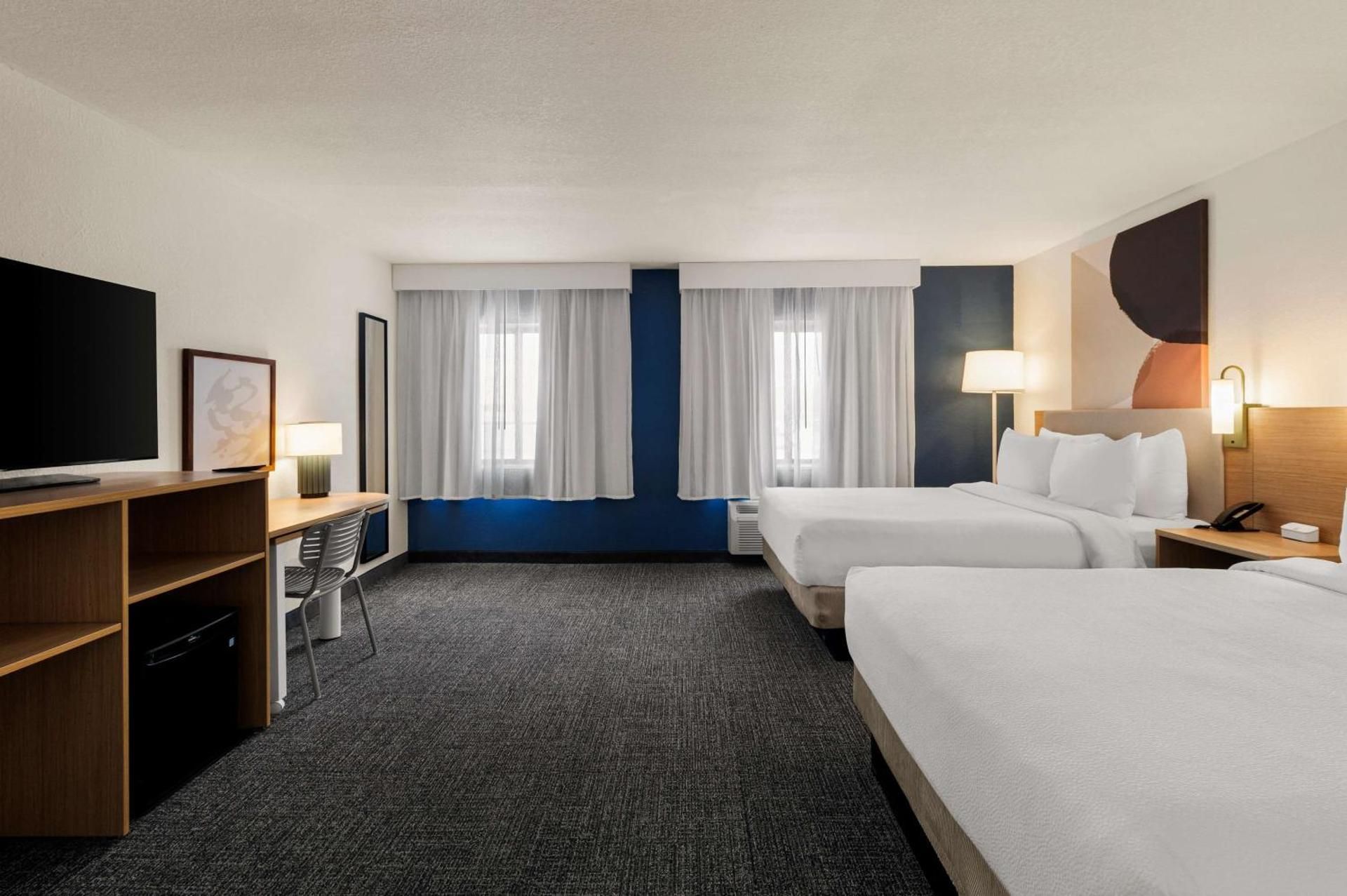 Queen Room with Two Queen Beds - Hearing Access