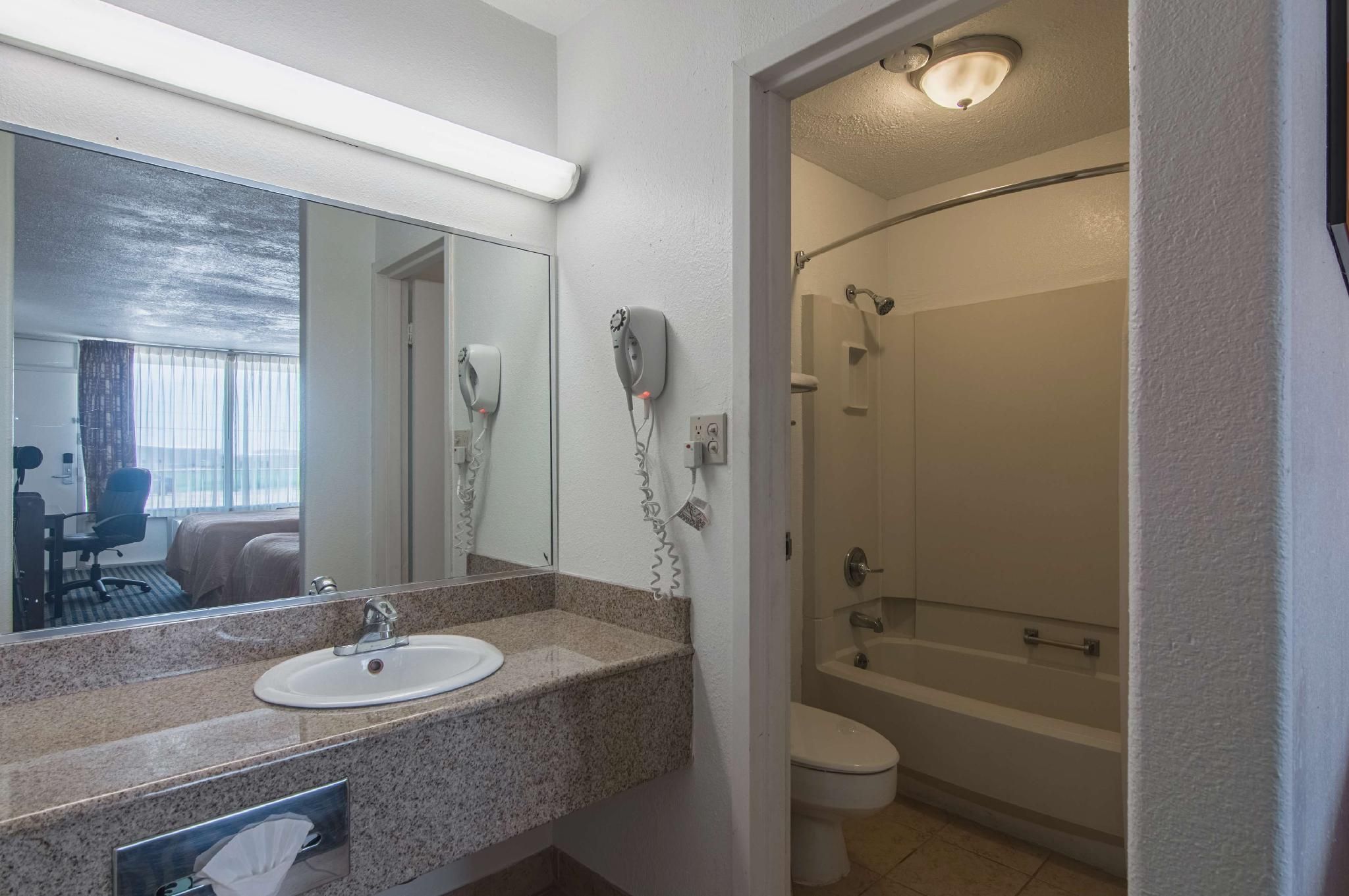 Motel 6 Liberal, KS 2 Full Beds | Smoking, Micfridge 3