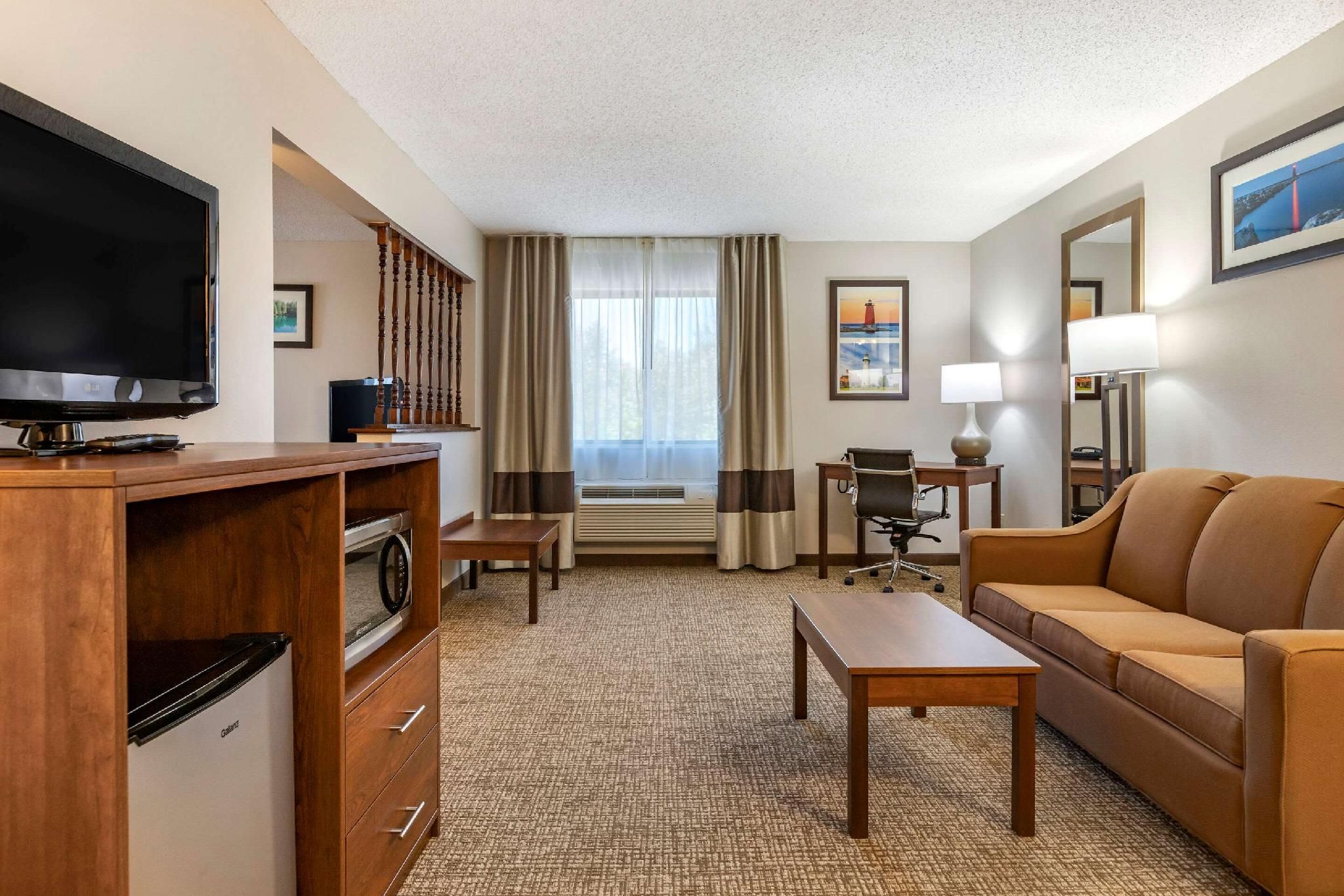 1 Queen Bed, Suite, Nonsmoking