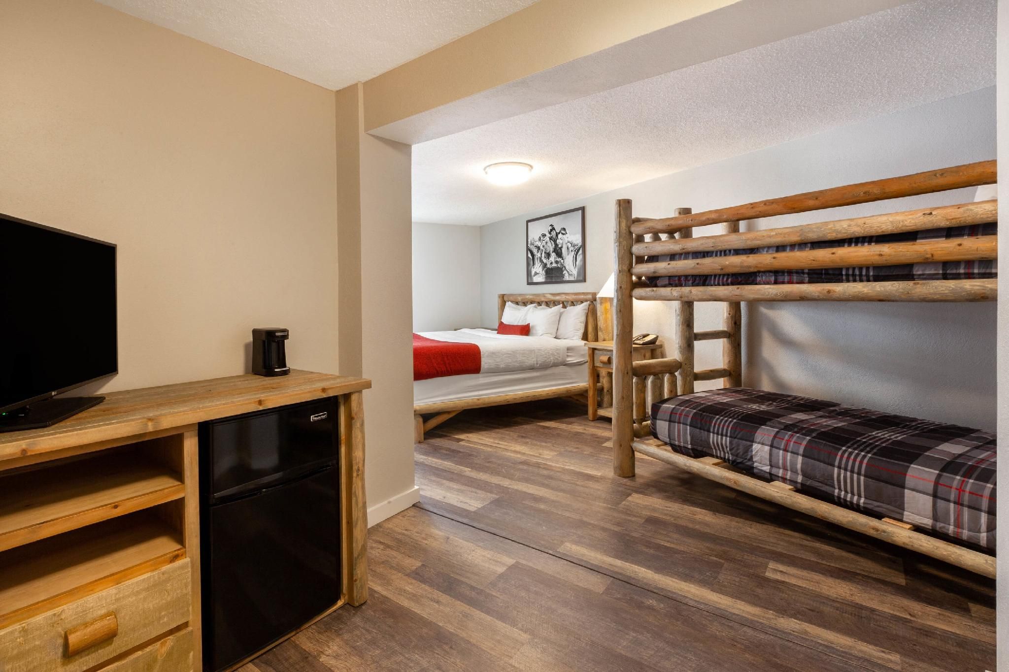 Pine Mountain Resort 1 King Bed Lodge Room with Bunkbeds 2