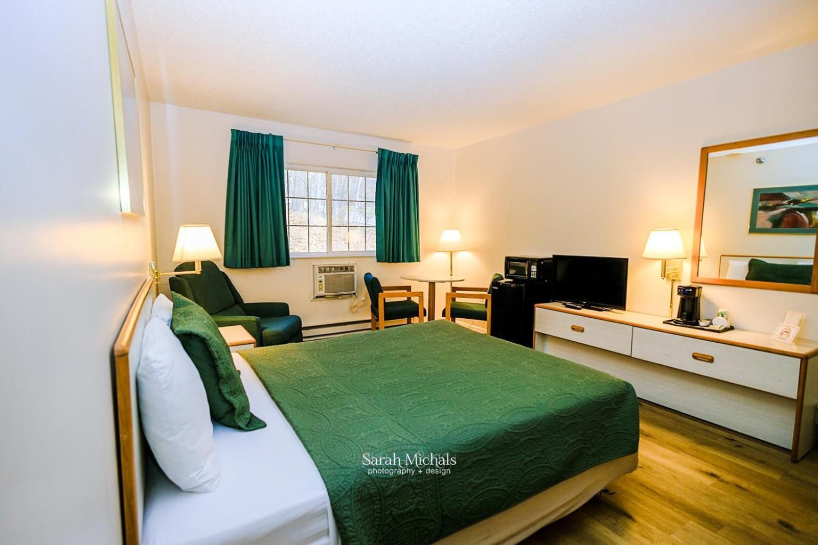 Mountain Host Motor Inn Double Twin Room 2