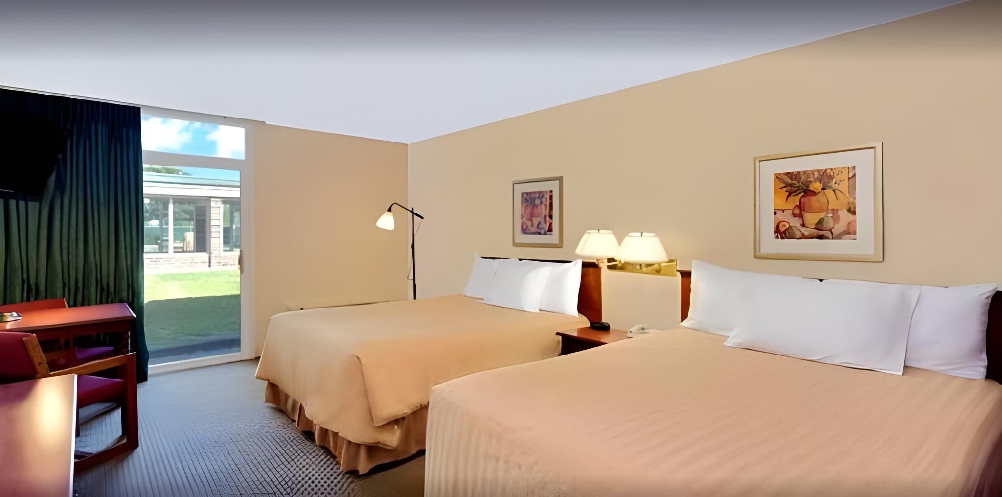 2 Queen Beds No-Smoking Room