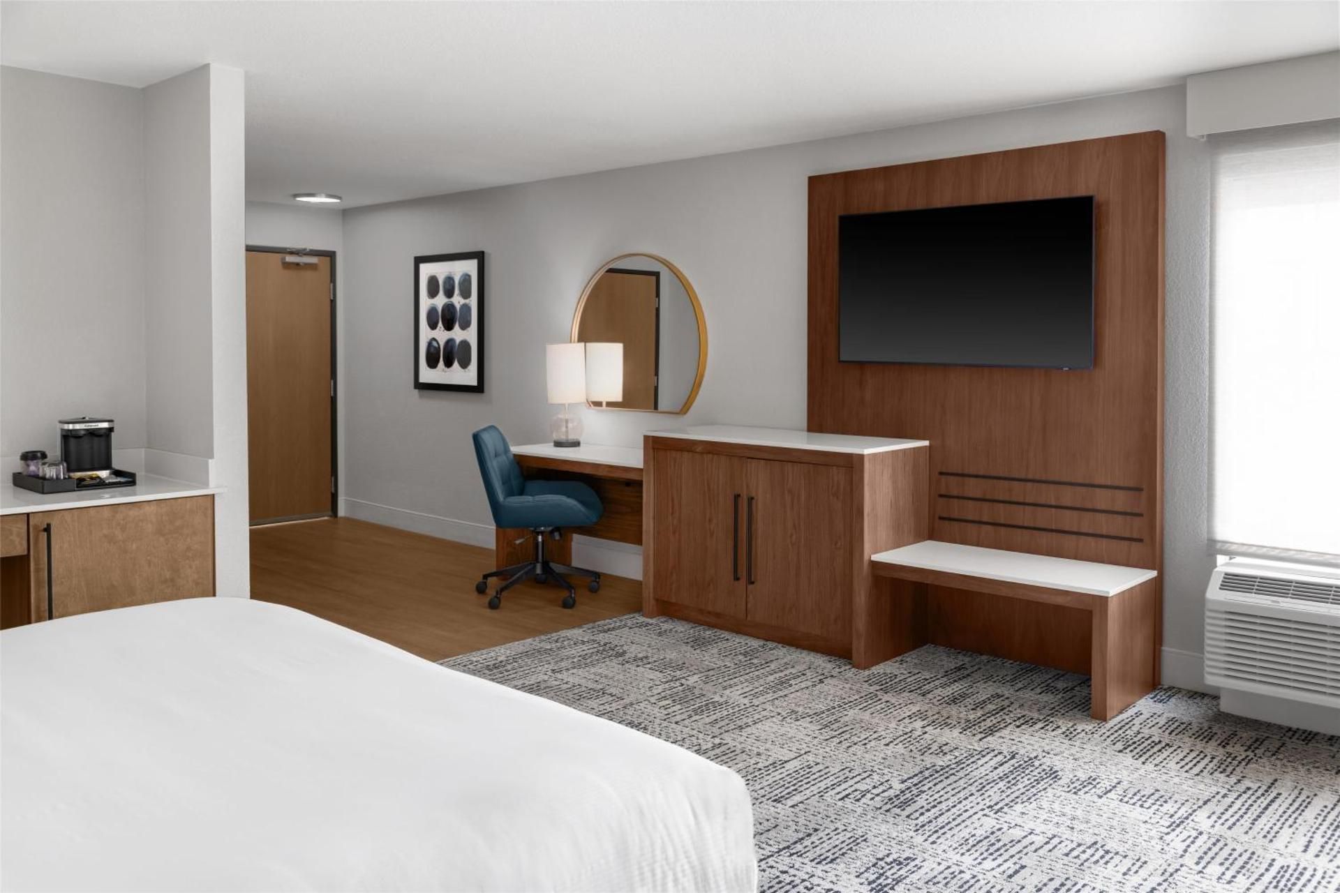 Junior King Suite with Seating Area