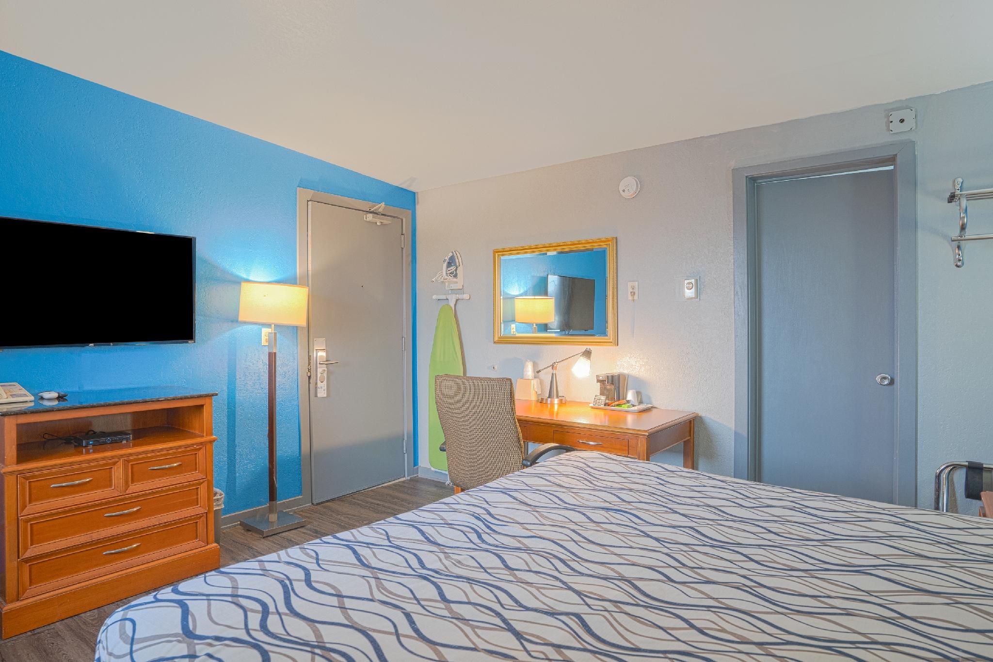 Executive Inn By Belvilla Owatonna Hwy 35 King Bed Non-Smoking 2