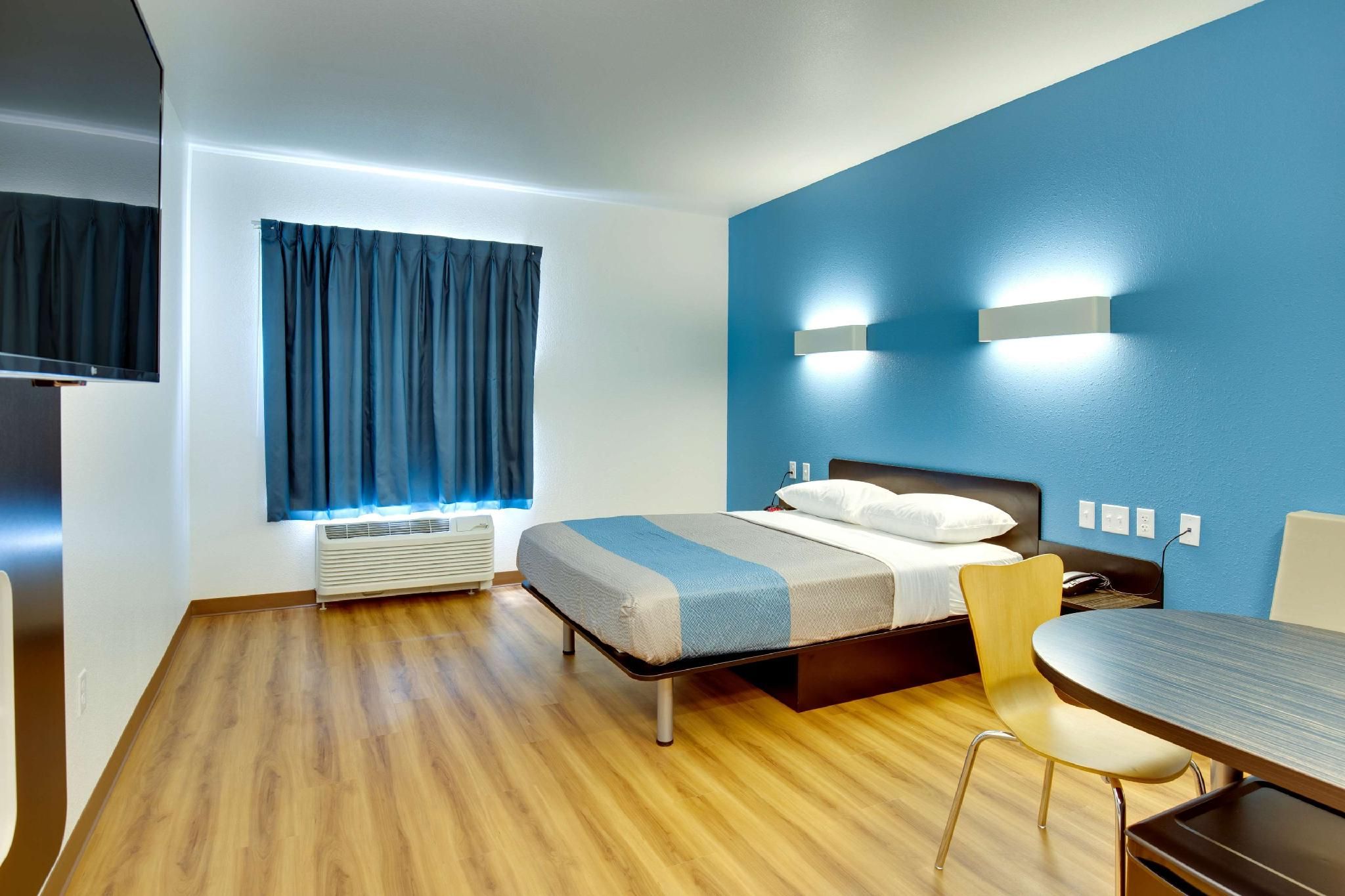 1 Queen Bed | Non-Smoking, Mini Fridge