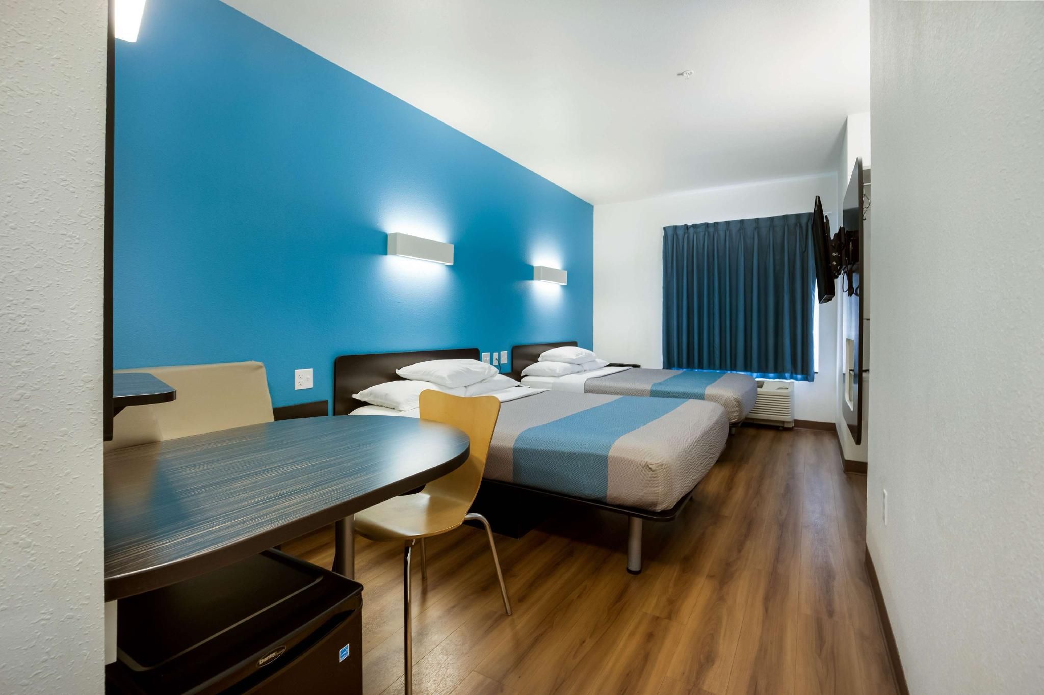 Motel 6 Poplar Bluff, MO 1 Queen Bed | Suite, Non-Smoking, Kitchen