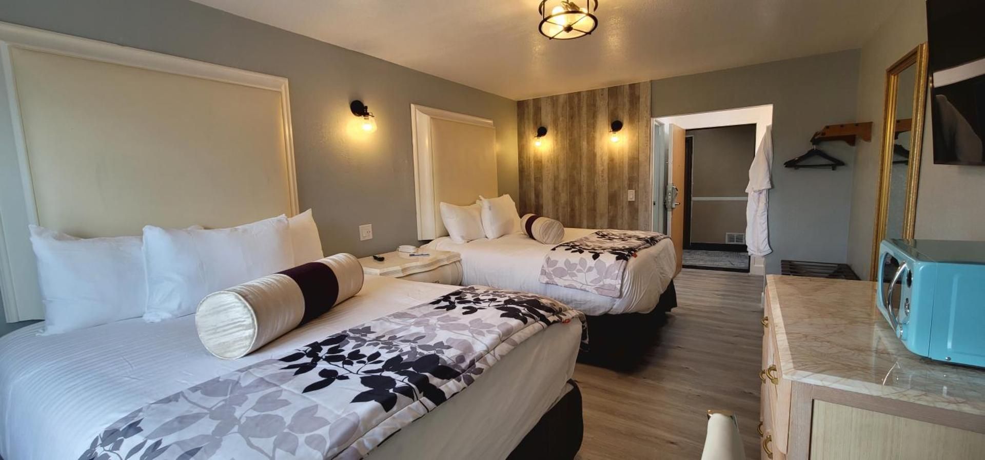 Deluxe Queen Room
